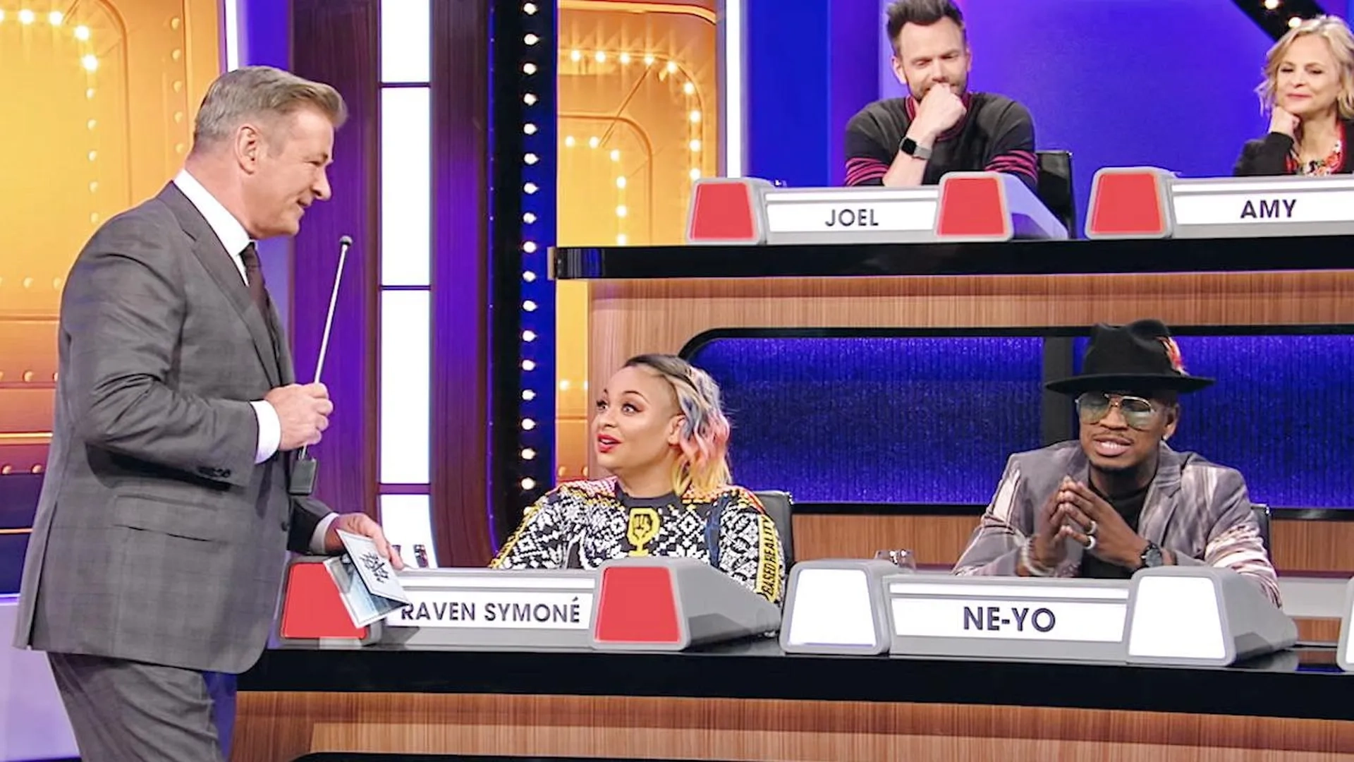 Alec Baldwin, Joel McHale, Raven-Symoné, Amy Sedaris, and Ne-Yo in Match Game: Joel McHale, Amy Sedaris, Kevin Smith, Raven-Symoné, Ne-Yo, Malin Ackerman (2020)