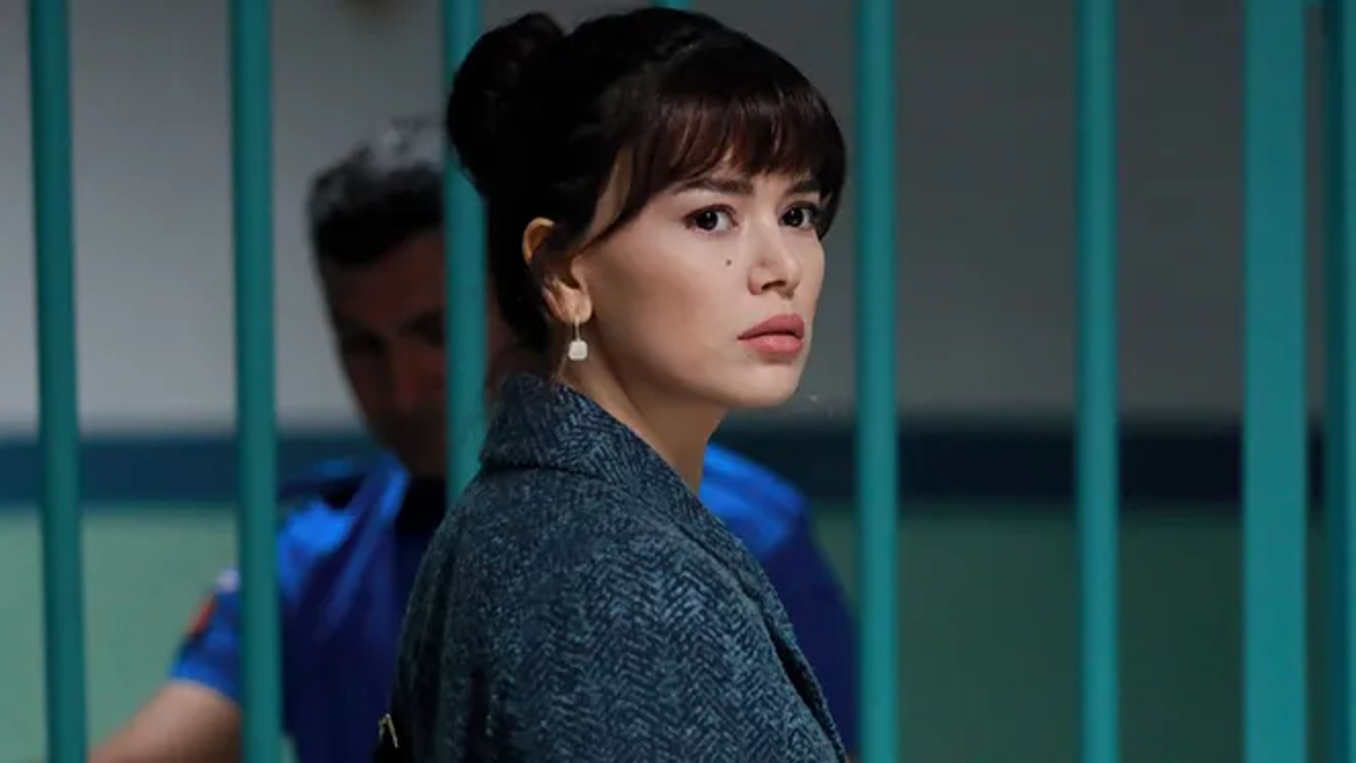 Seray Kaya in Mahkum (2021)