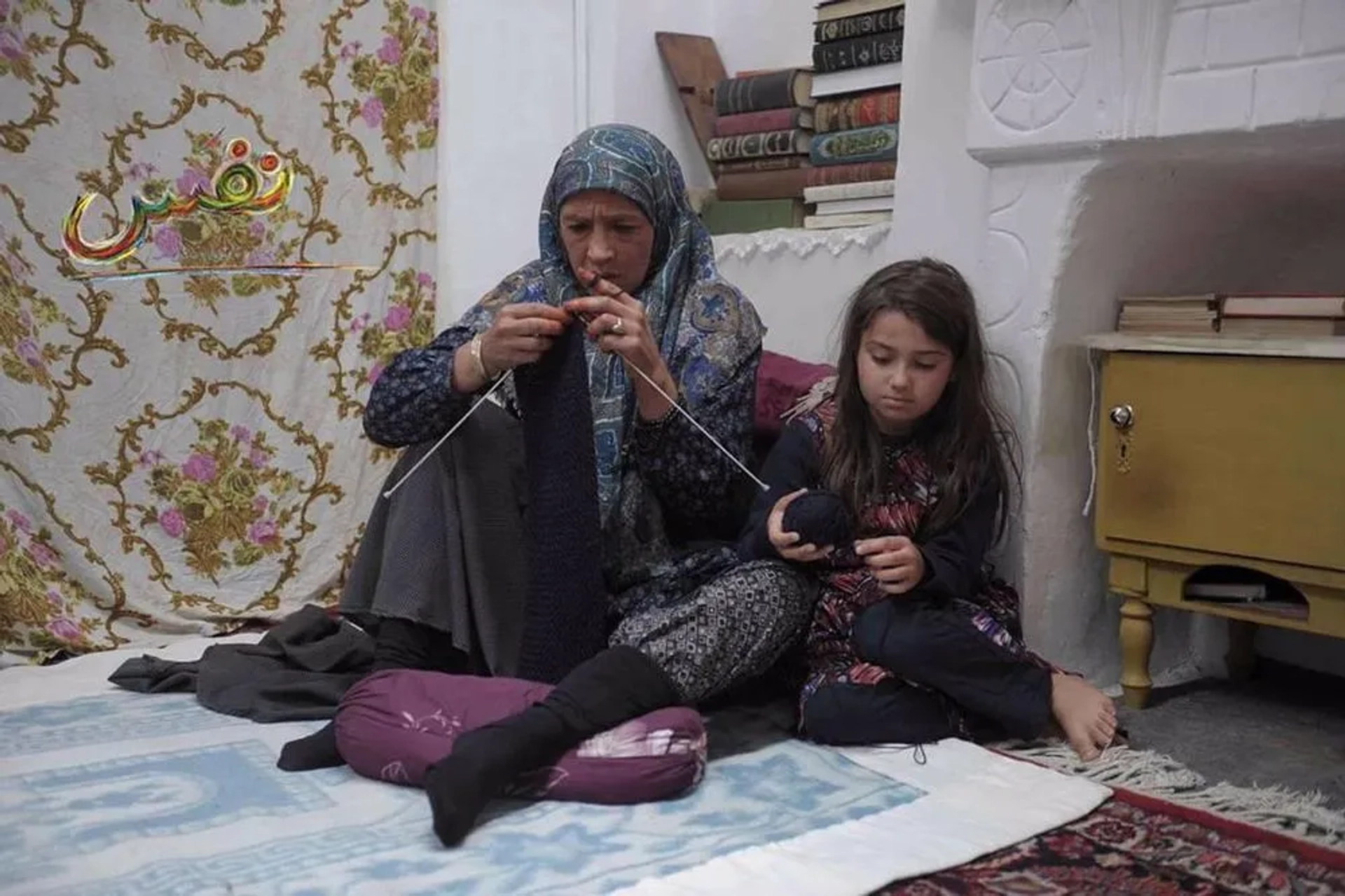 Pantea Panahiha and Sareh Nour Mousavi in Breath (2016)