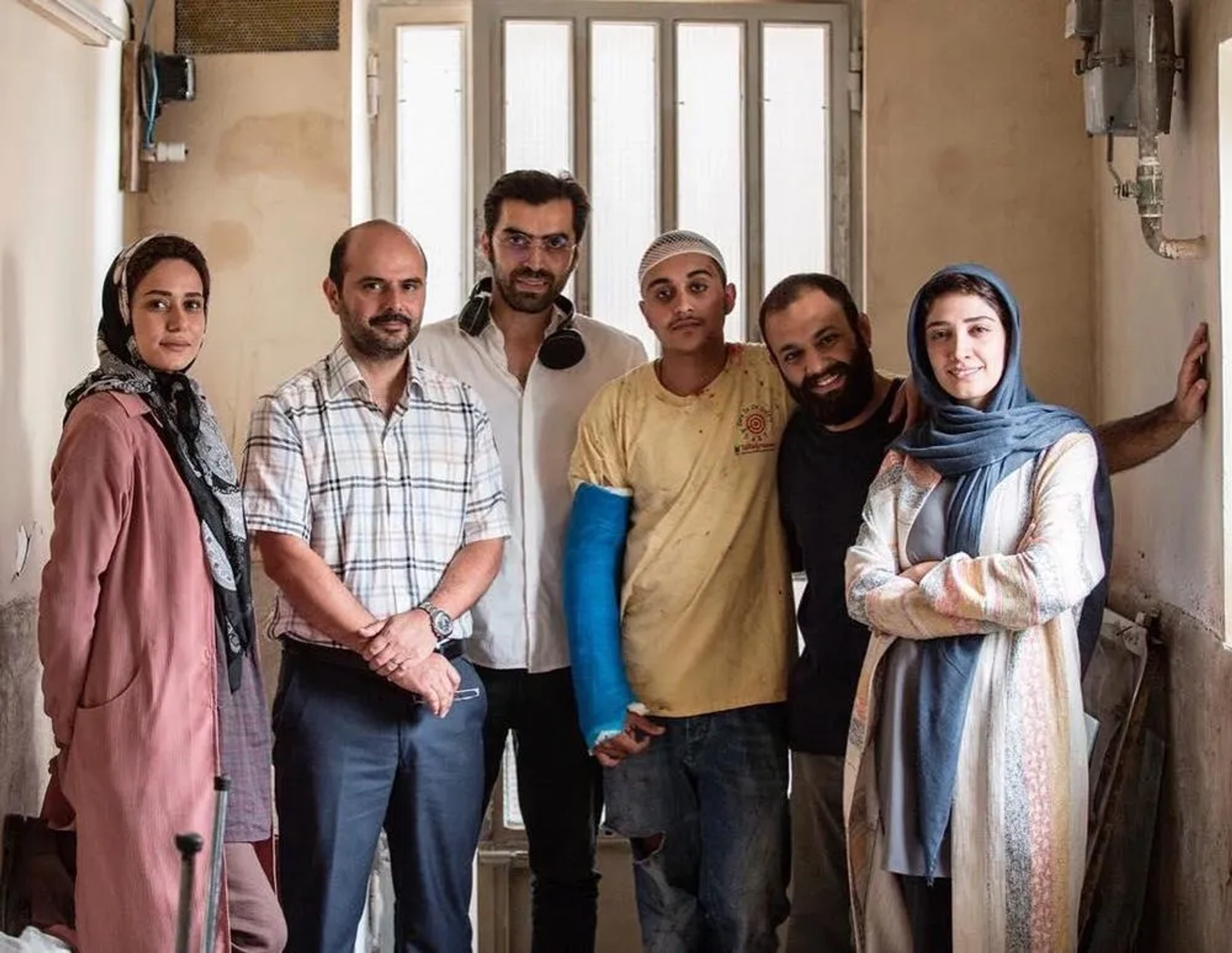 Ali Mosaffa, Saber Abar, Ebrahim Irajzad, Mina Sadati, and Parinaz Izadyar in Searing Summer (2017)