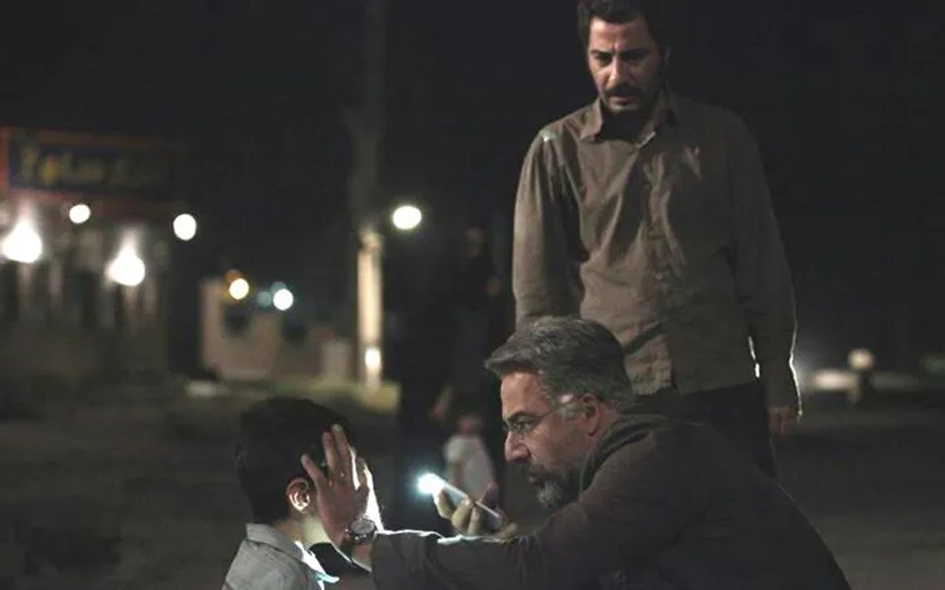 Amir Aghaee and Navid Mohammadzadeh in No Date, No Signature (2017)