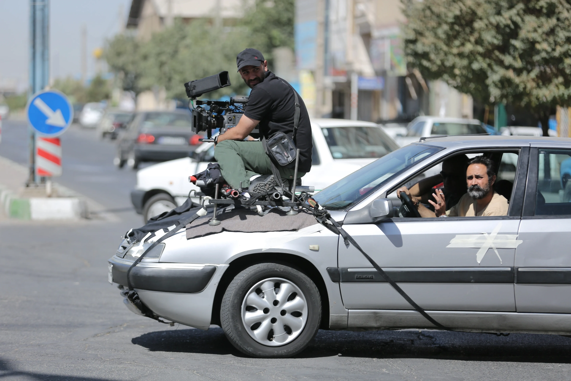 Payman Shadmanfar and Vahid Jalilvand in No Date, No Signature (2017)