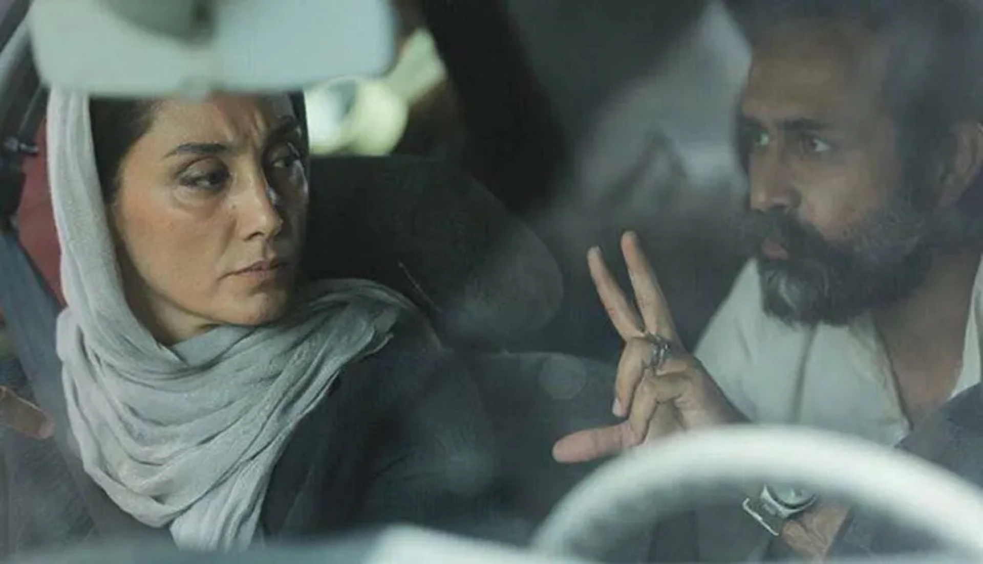 Hediyeh Tehrani and Vahid Jalilvand in No Date, No Signature (2017)