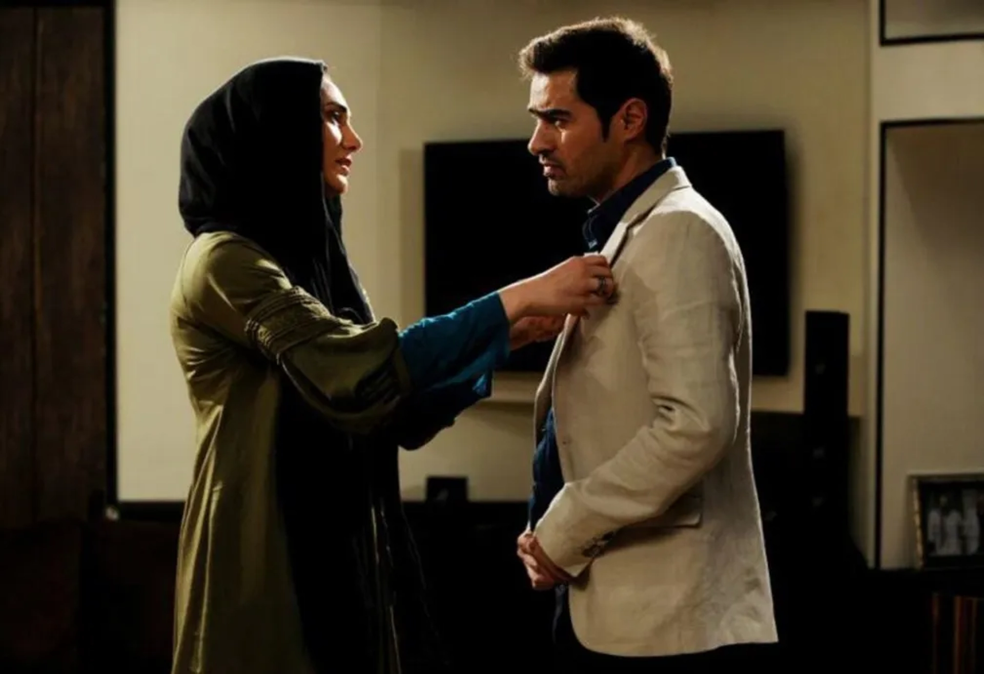 Shahab Hosseini and Mina Vahid in Time to Love (2015)