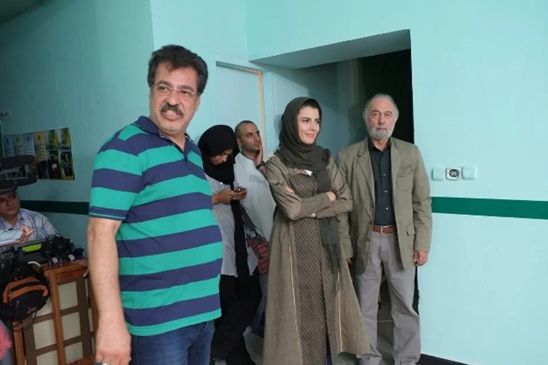 Leila Hatami, Parviz Poorhosseini, and Alireza Raisian in Time to Love (2015)