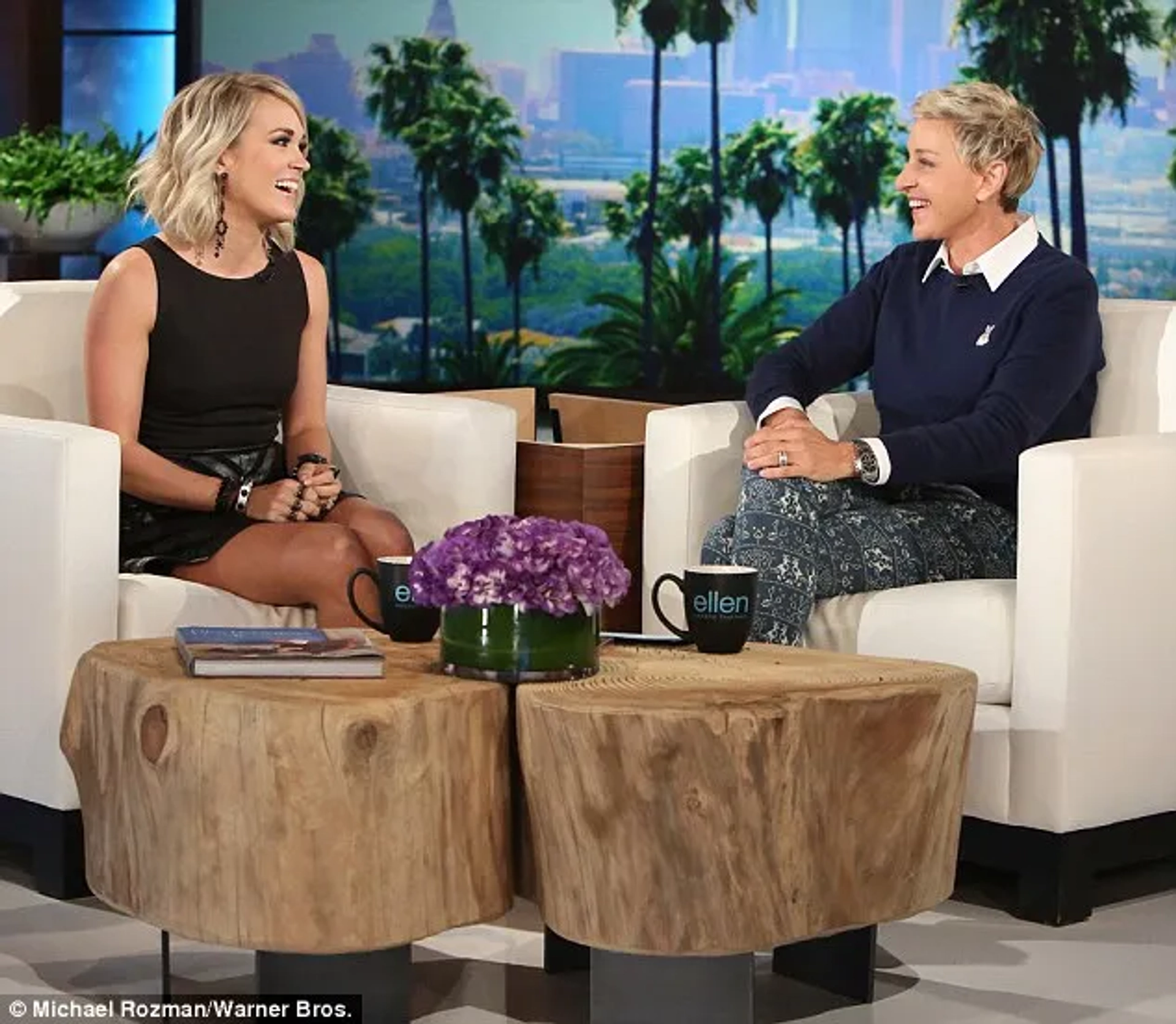 Ellen DeGeneres and Carrie Underwood in The Ellen DeGeneres Show (2003)