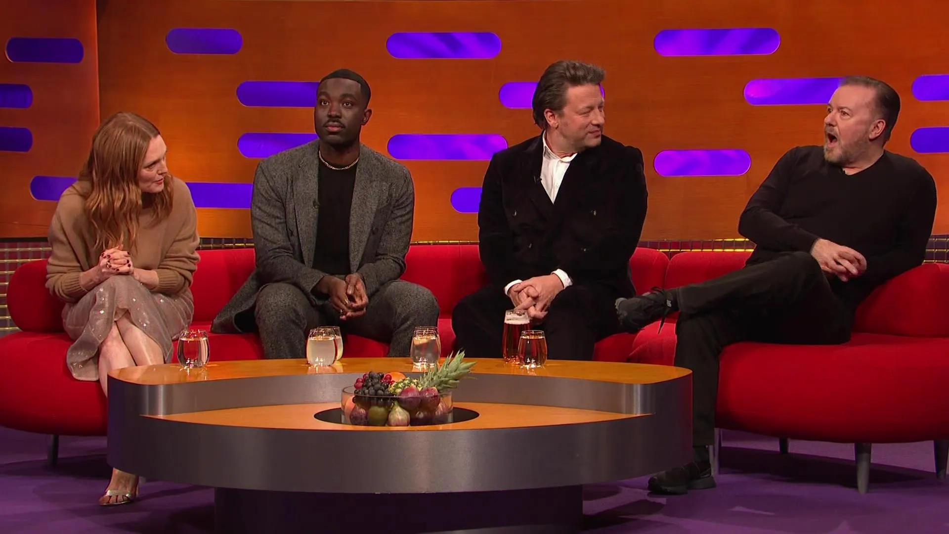 Julianne Moore, Ricky Gervais, Jamie Oliver, and Paapa Essiedu in The Graham Norton Show (2007)