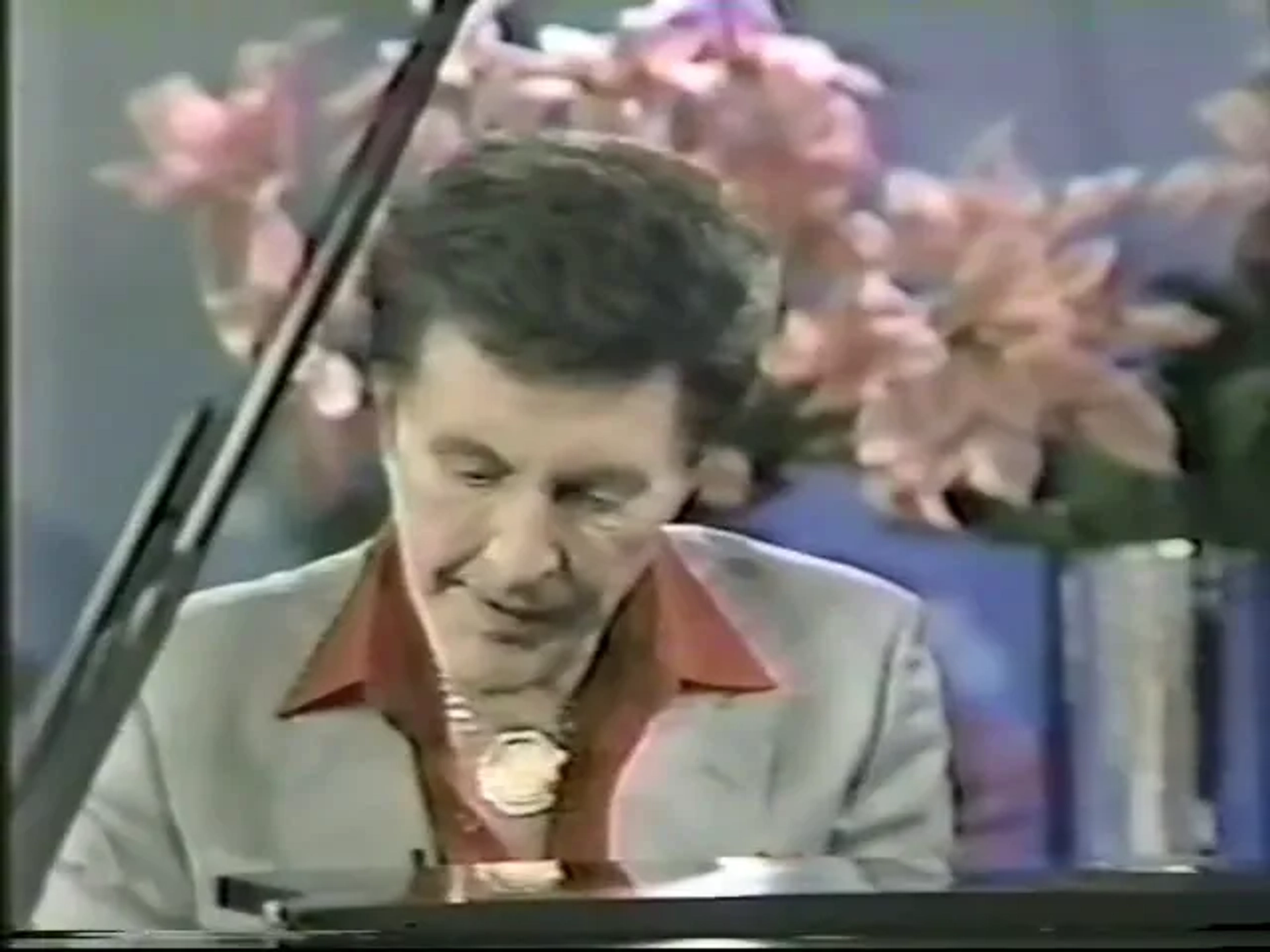 Liberace in The Oprah Winfrey Show (1986)