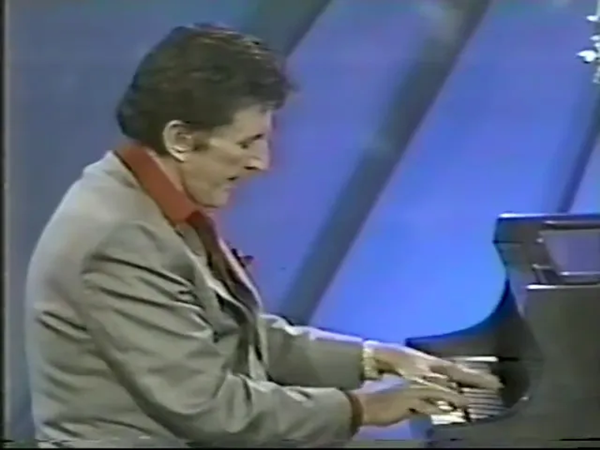 Liberace in The Oprah Winfrey Show (1986)