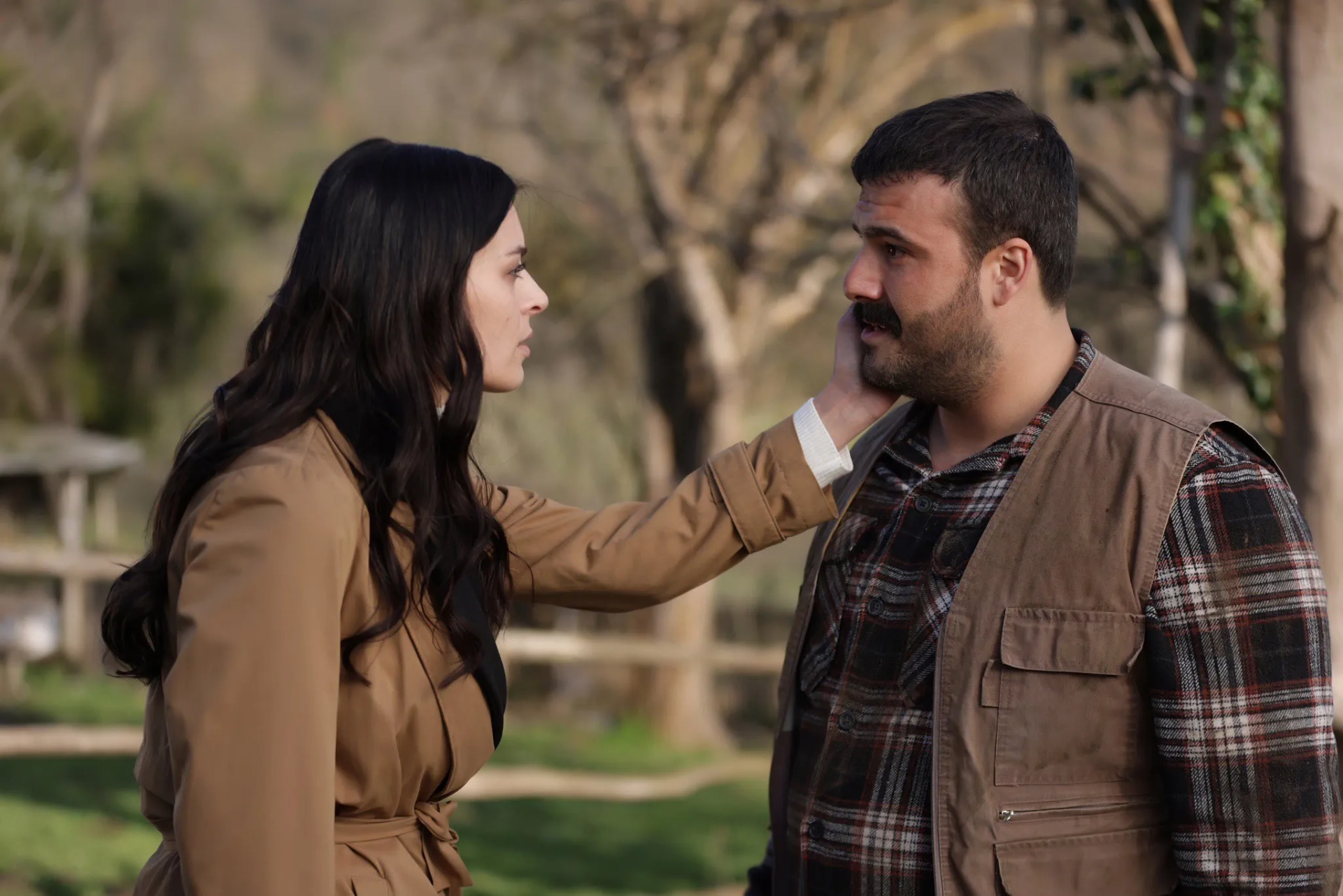 Mazhar Alican Ugur and Esengül Aypek in Boundless Love (2023)