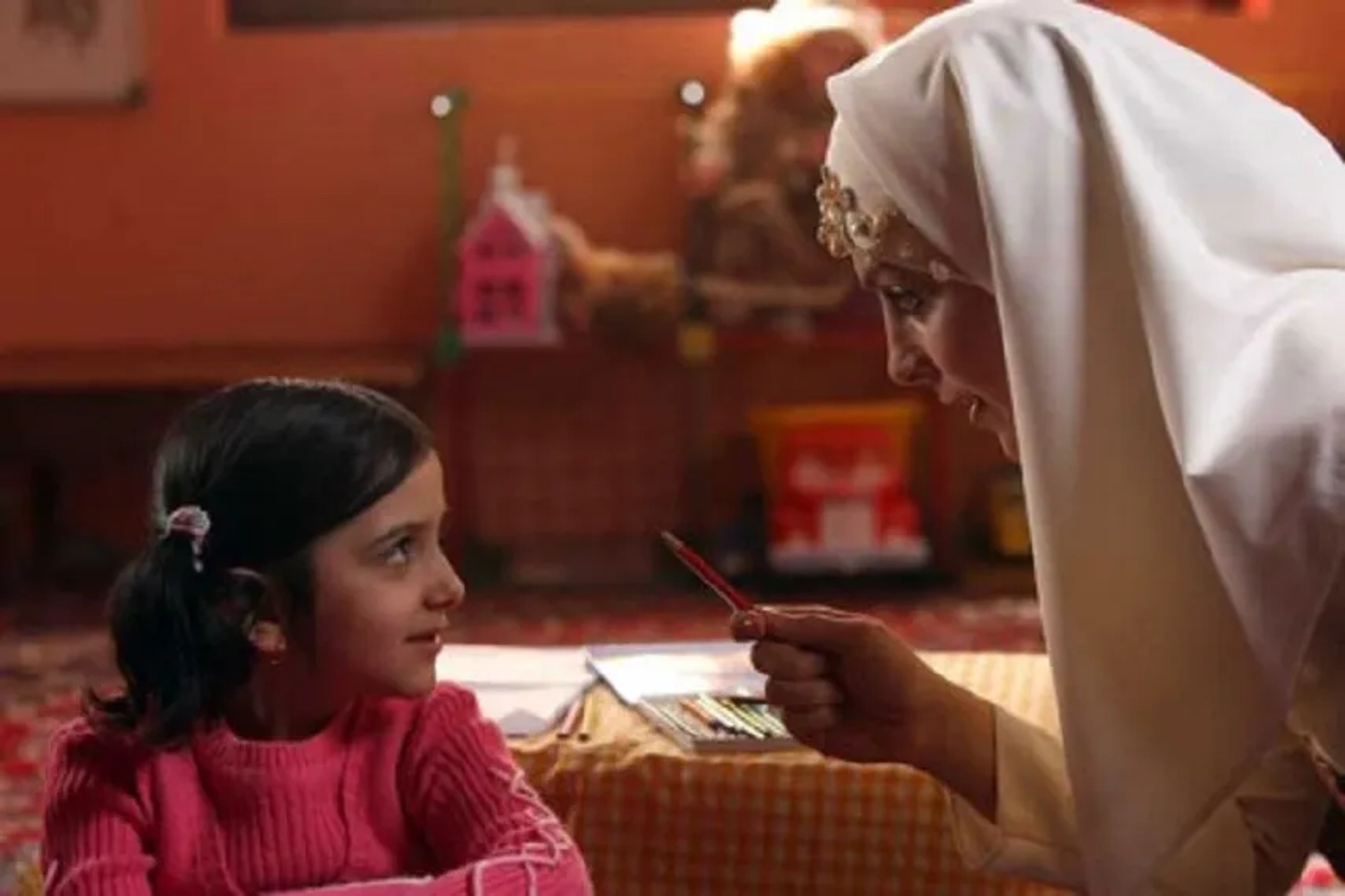 Mahchehreh Khalili and Kimia Hosseini in Hello Angels (2012)