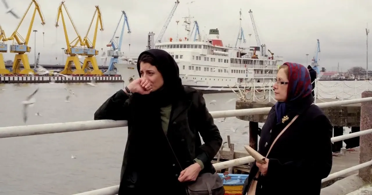 Leila Hatami and Lili Samii in What's the Time in Your World? (2014)