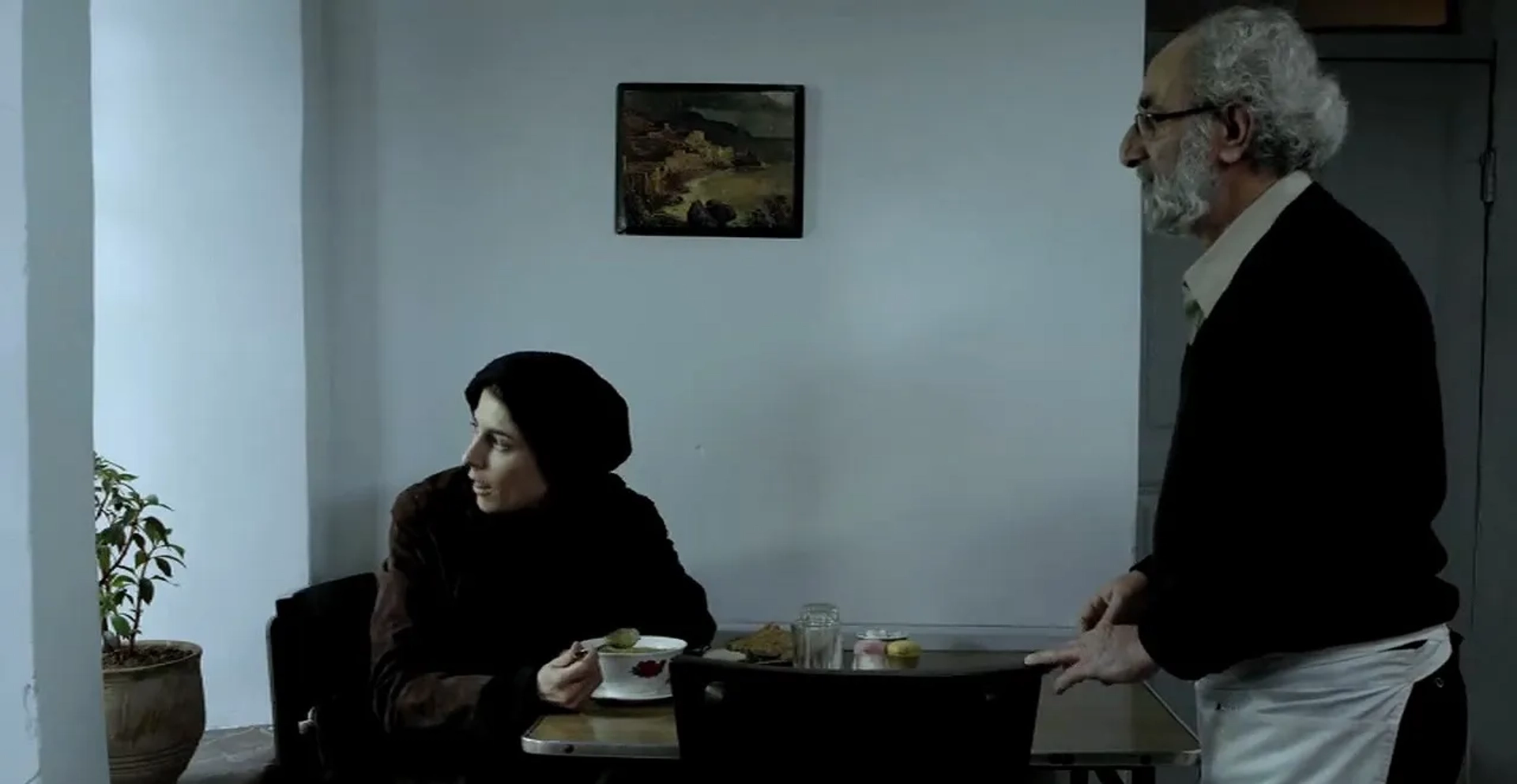 Leila Hatami and Mohammad Fathi in What's the Time in Your World? (2014)