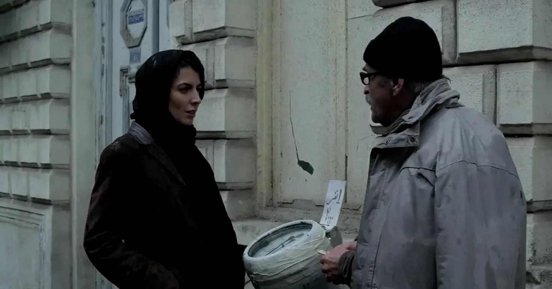 Leila Hatami and Habibollah Poorseyfi in What's the Time in Your World? (2014)