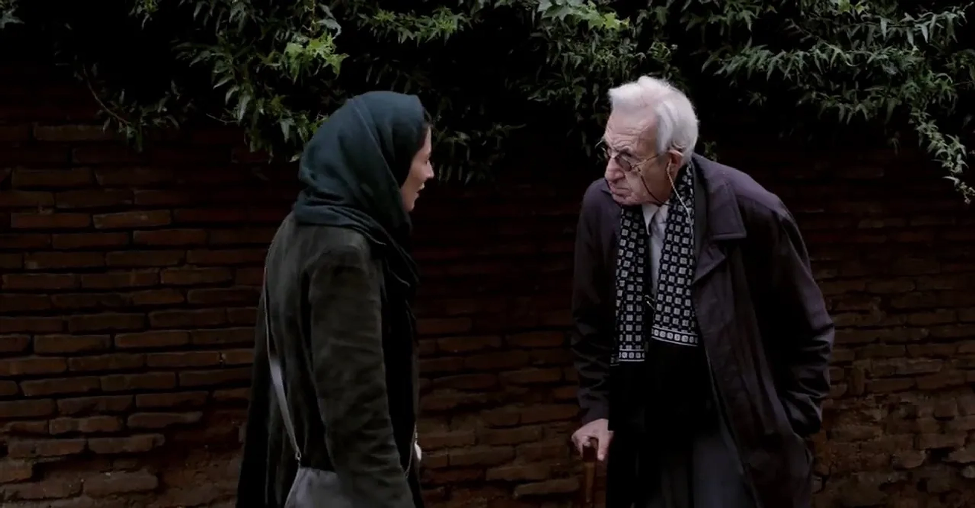 Leila Hatami and Ardeshir Kazemi in What's the Time in Your World? (2014)