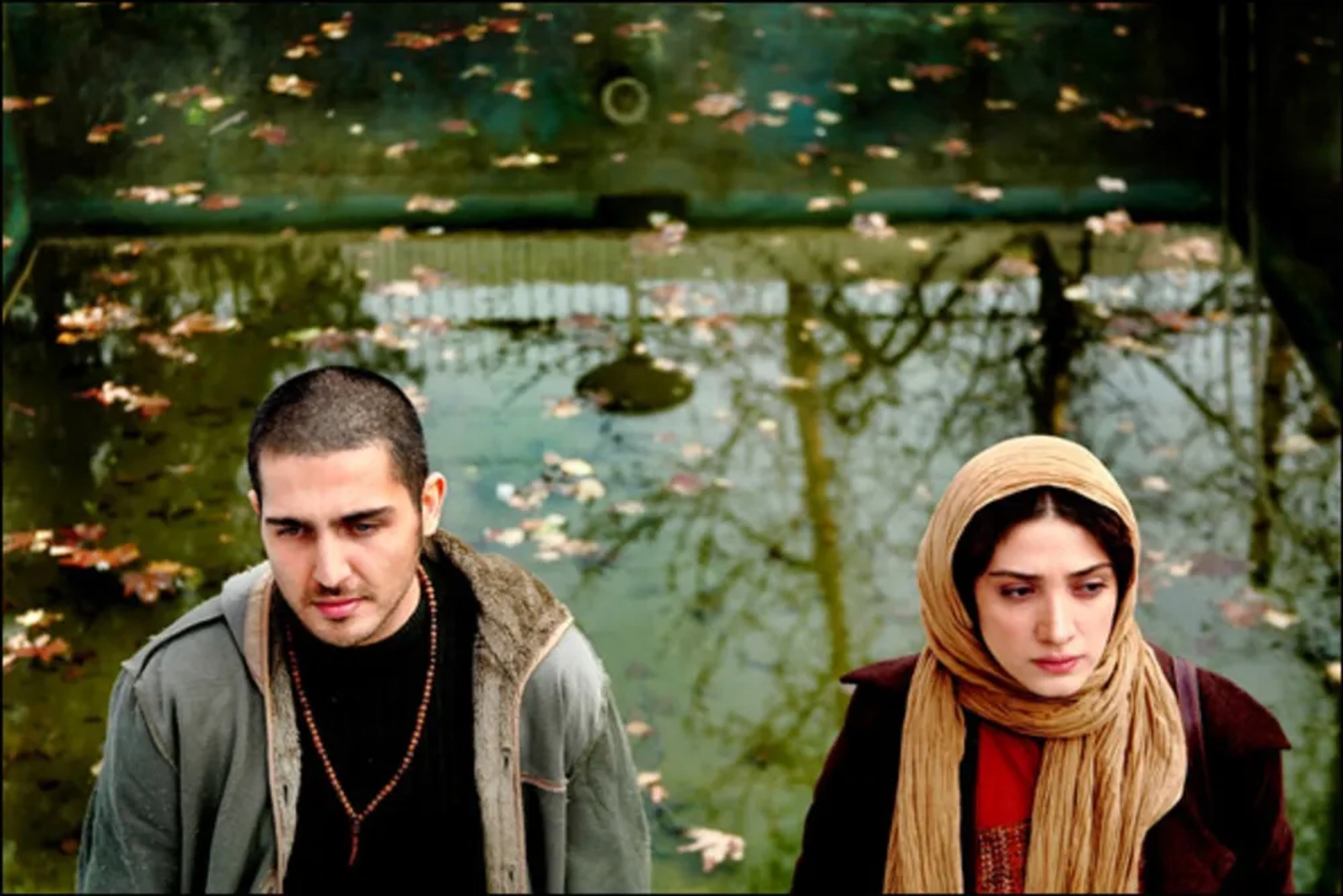 Mohammad Reza Ghaffari and Mina Sadati in Snow (2014)