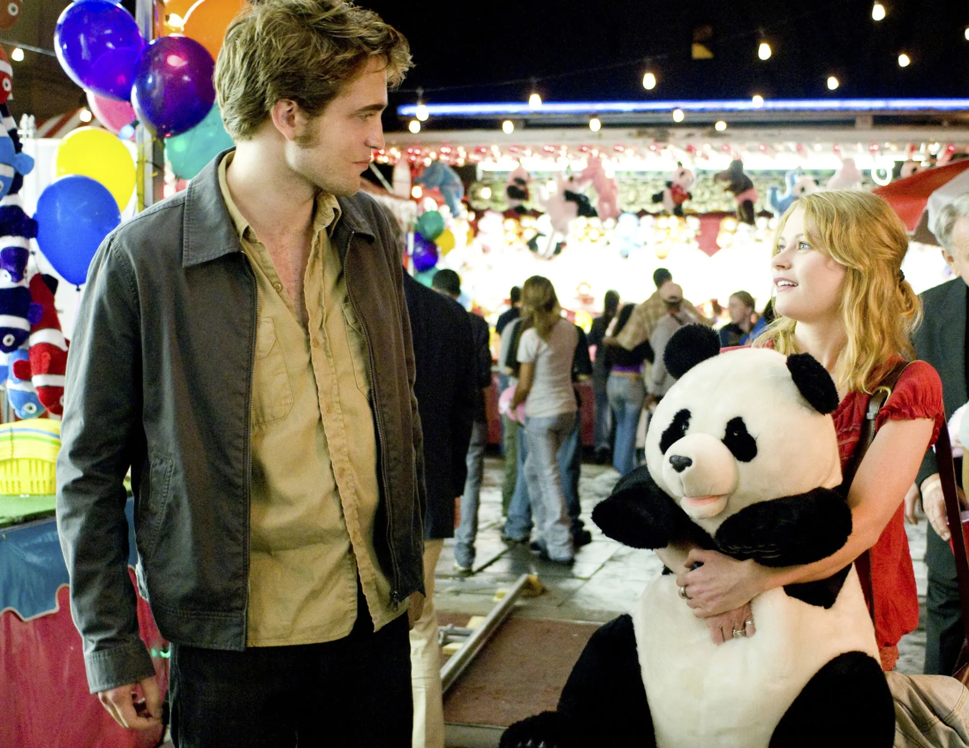 Emilie de Ravin and Robert Pattinson in Remember Me (2010)