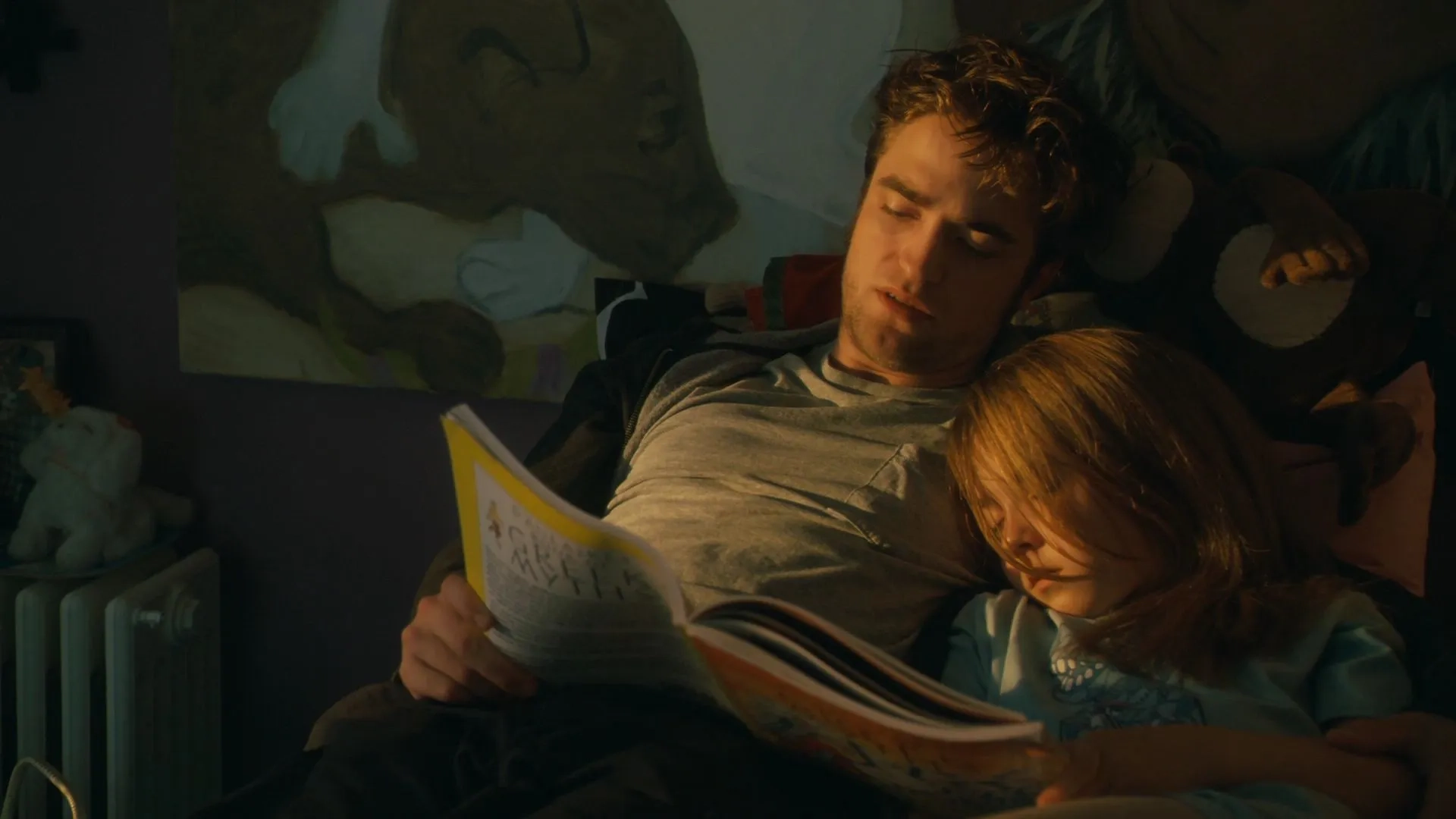 Robert Pattinson and Ruby Jerins in Remember Me (2010)