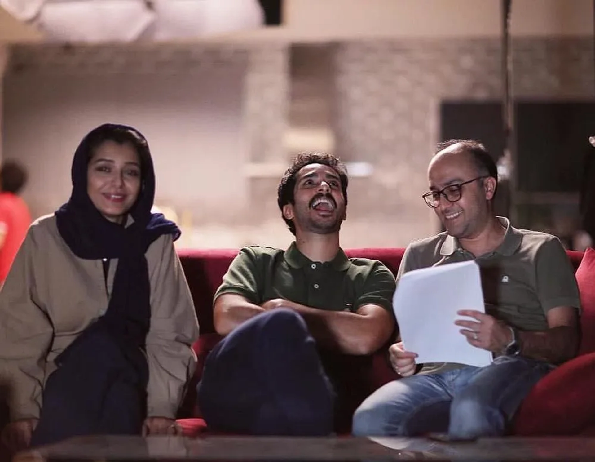 Rouhollah Hejazi, Sareh Bayat, and Saed Soheili in The Dark Room (2018)