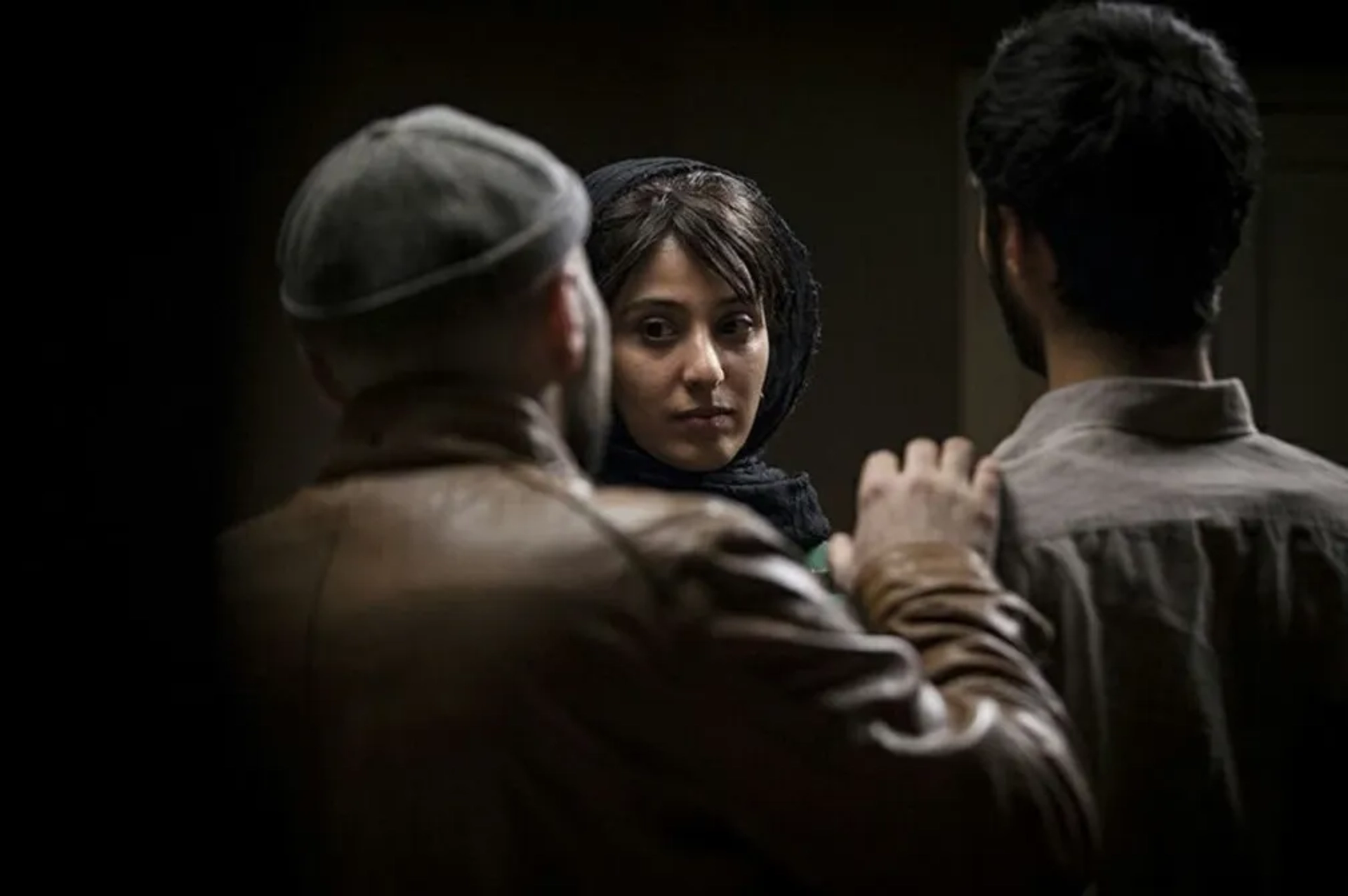 Anahita Afshar, Saed Soheili, and Oktay Baraheni in Bridge of Sleep (2016)