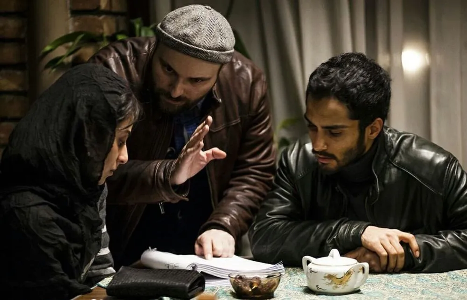 Anahita Afshar, Saed Soheili, and Oktay Baraheni in Bridge of Sleep (2016)