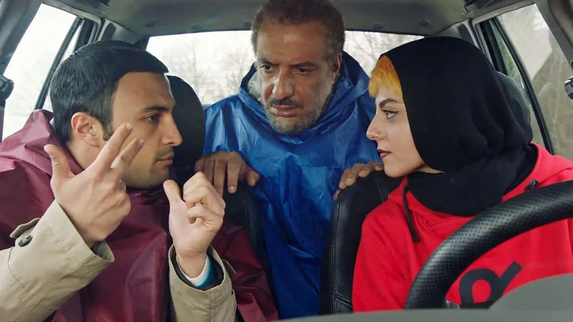 Mahsa Tahmasebi, Amir Jafari, and Amir Jadidi in Murphy's Law (2019)