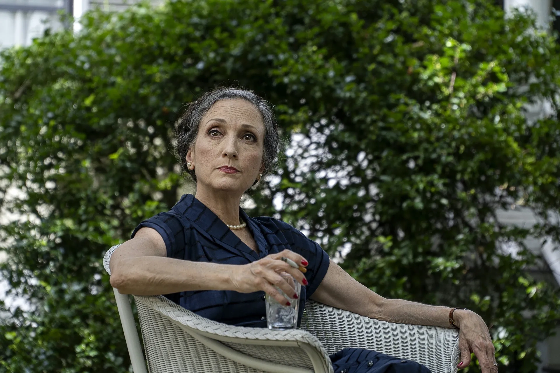 Bebe Neuwirth in Julia (2022)