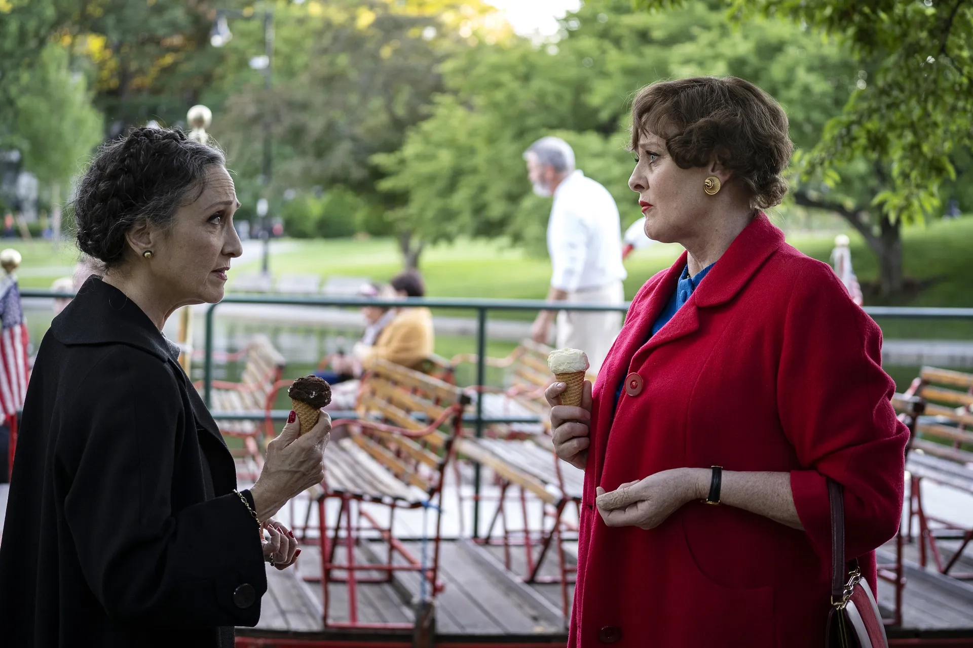 Bebe Neuwirth and Sarah Lancashire in Julia (2022)