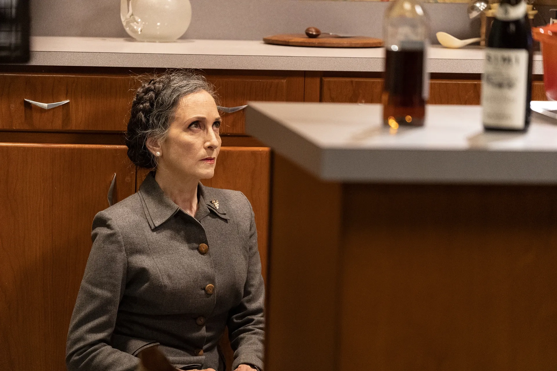 Bebe Neuwirth in Julia (2022)