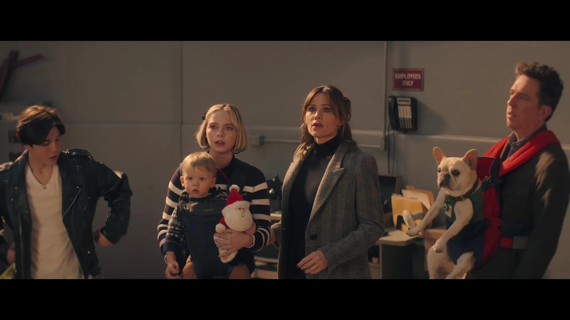 Jennifer Garner, Ed Helms, Lincoln Sykes, Emma Myers, and Brady Noon in Family Switch (2023)