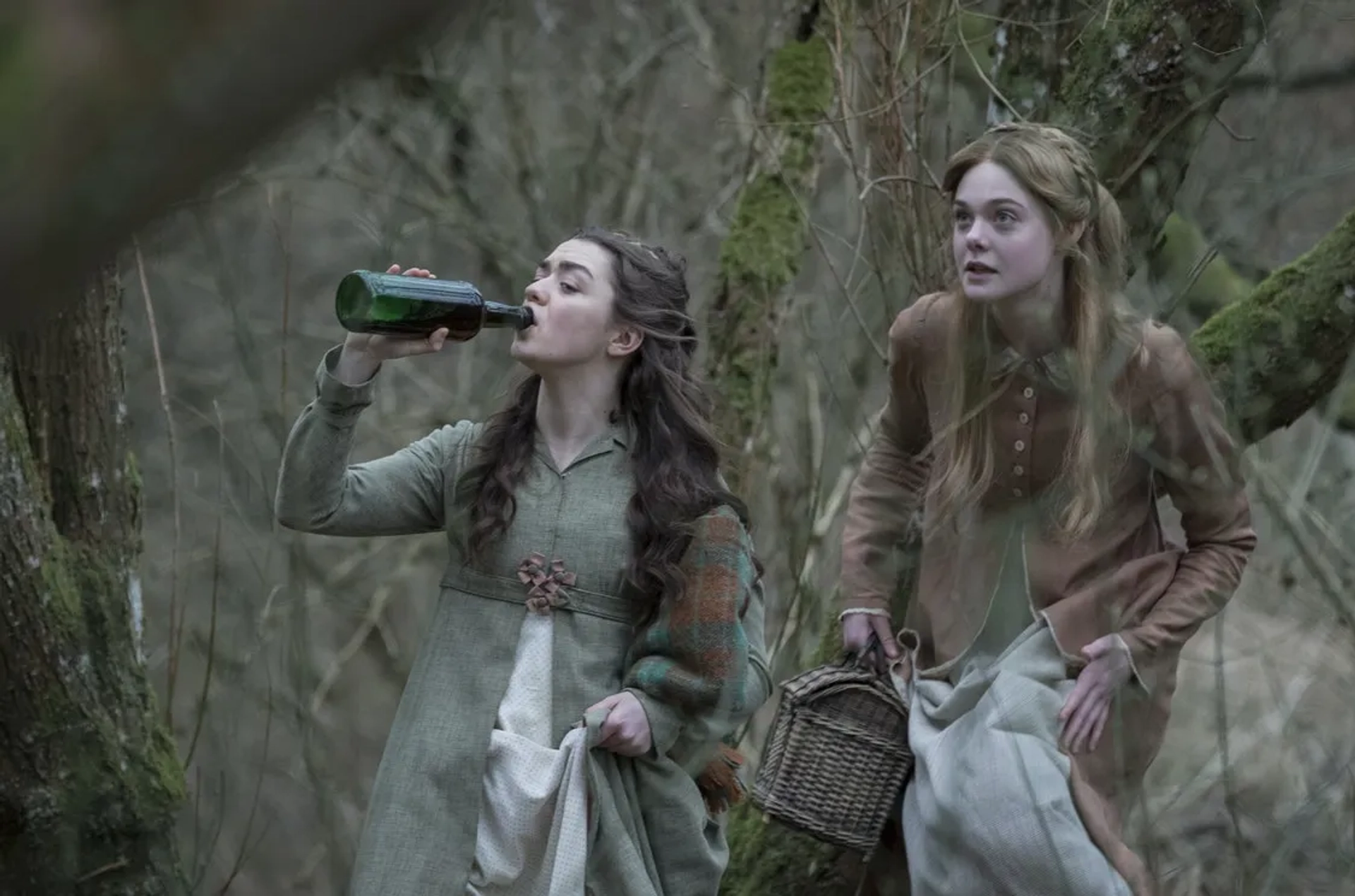 Elle Fanning and Maisie Williams in Mary Shelley (2017)