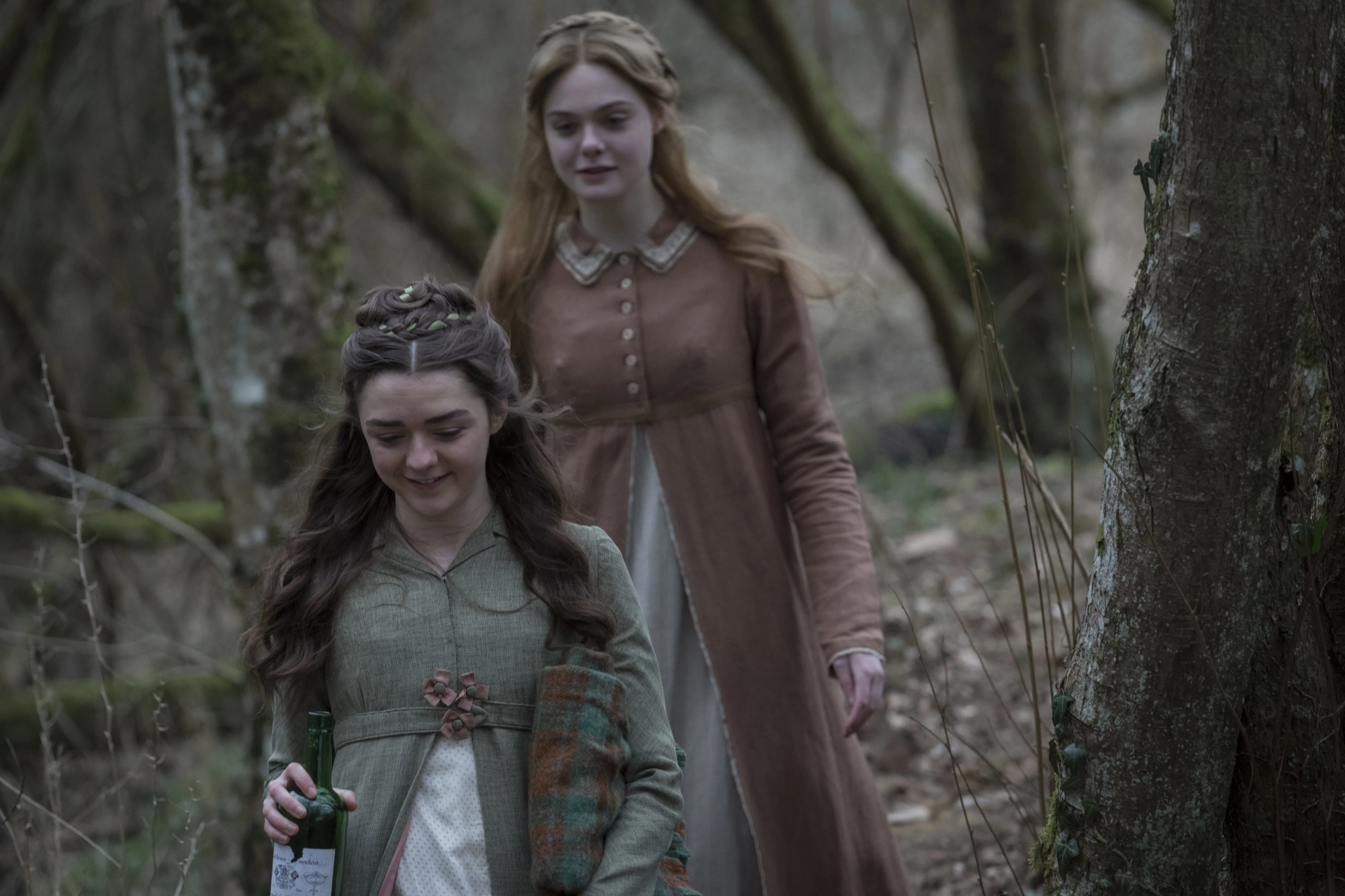 Elle Fanning and Maisie Williams in Mary Shelley (2017)