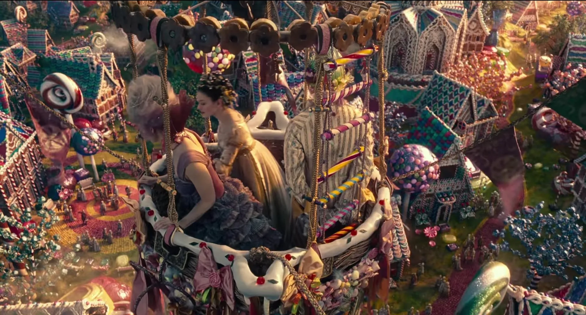 Keira Knightley and Mackenzie Foy in The Nutcracker and the Four Realms (2018)