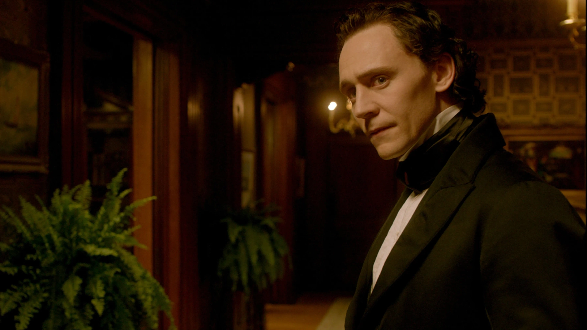 Tom Hiddleston in Crimson Peak (2015)