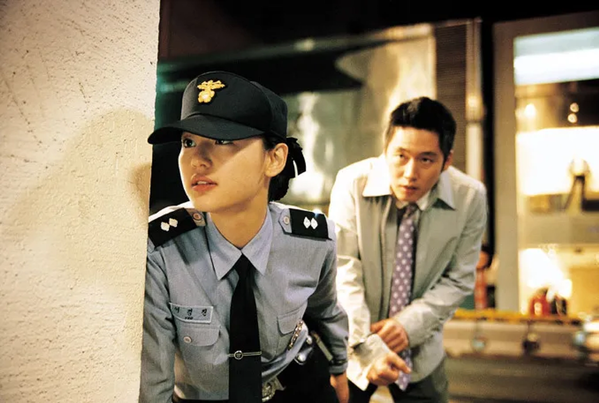 Jun Ji-hyun and Jang Hyuk in Windstruck (2004)