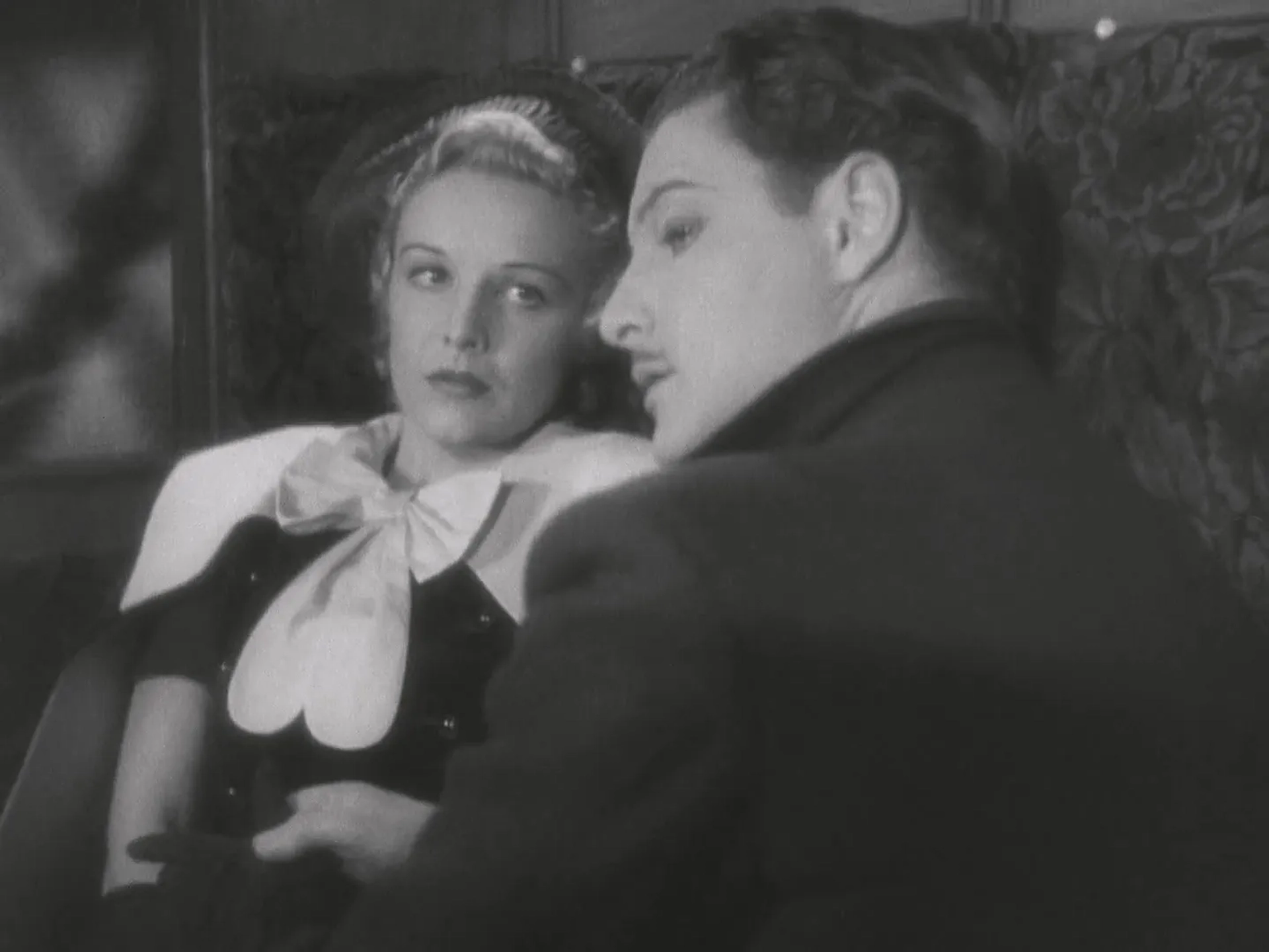 Madeleine Carroll and Robert Donat in The 39 Steps (1935)