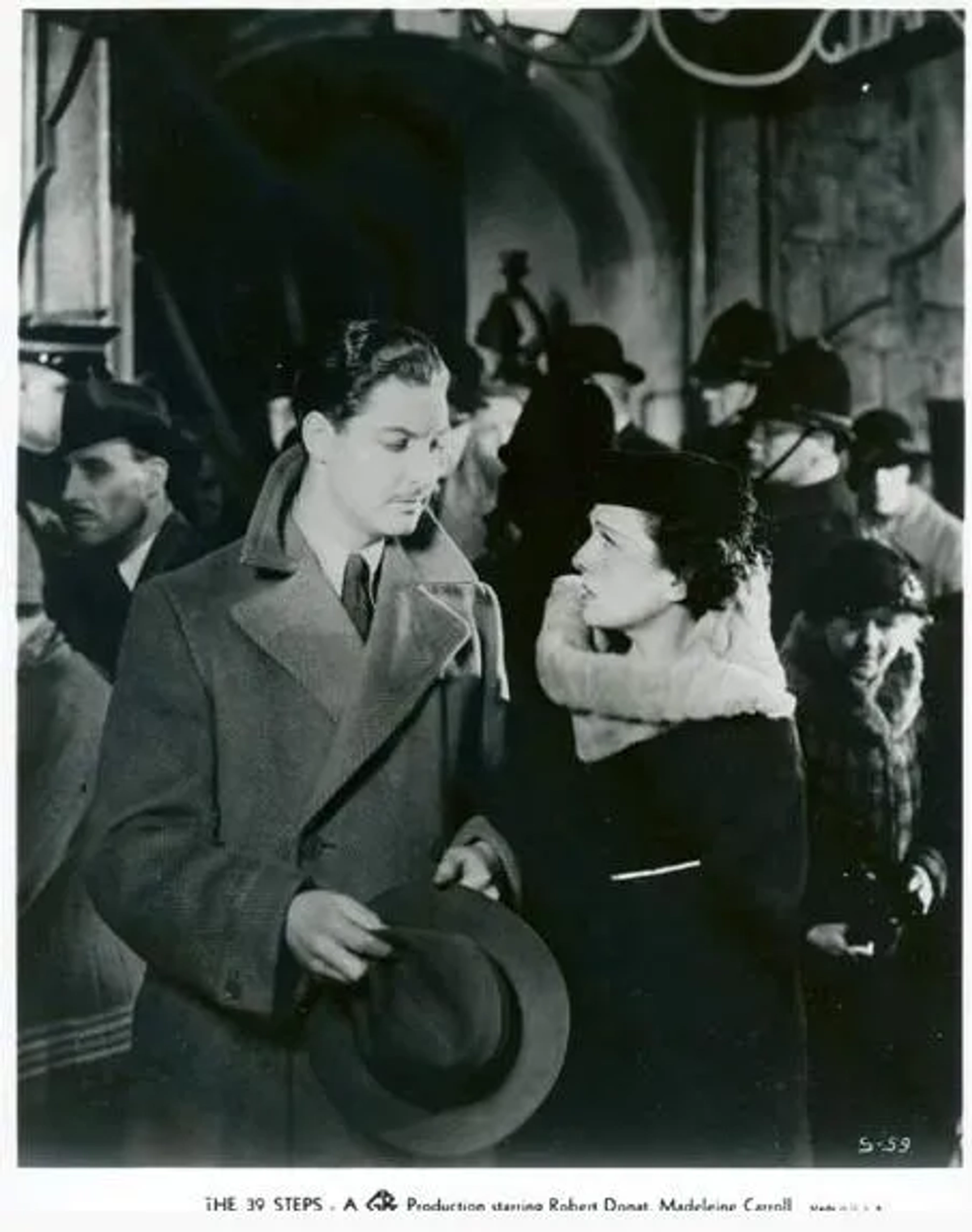 Robert Donat and Lucie Mannheim in The 39 Steps (1935)