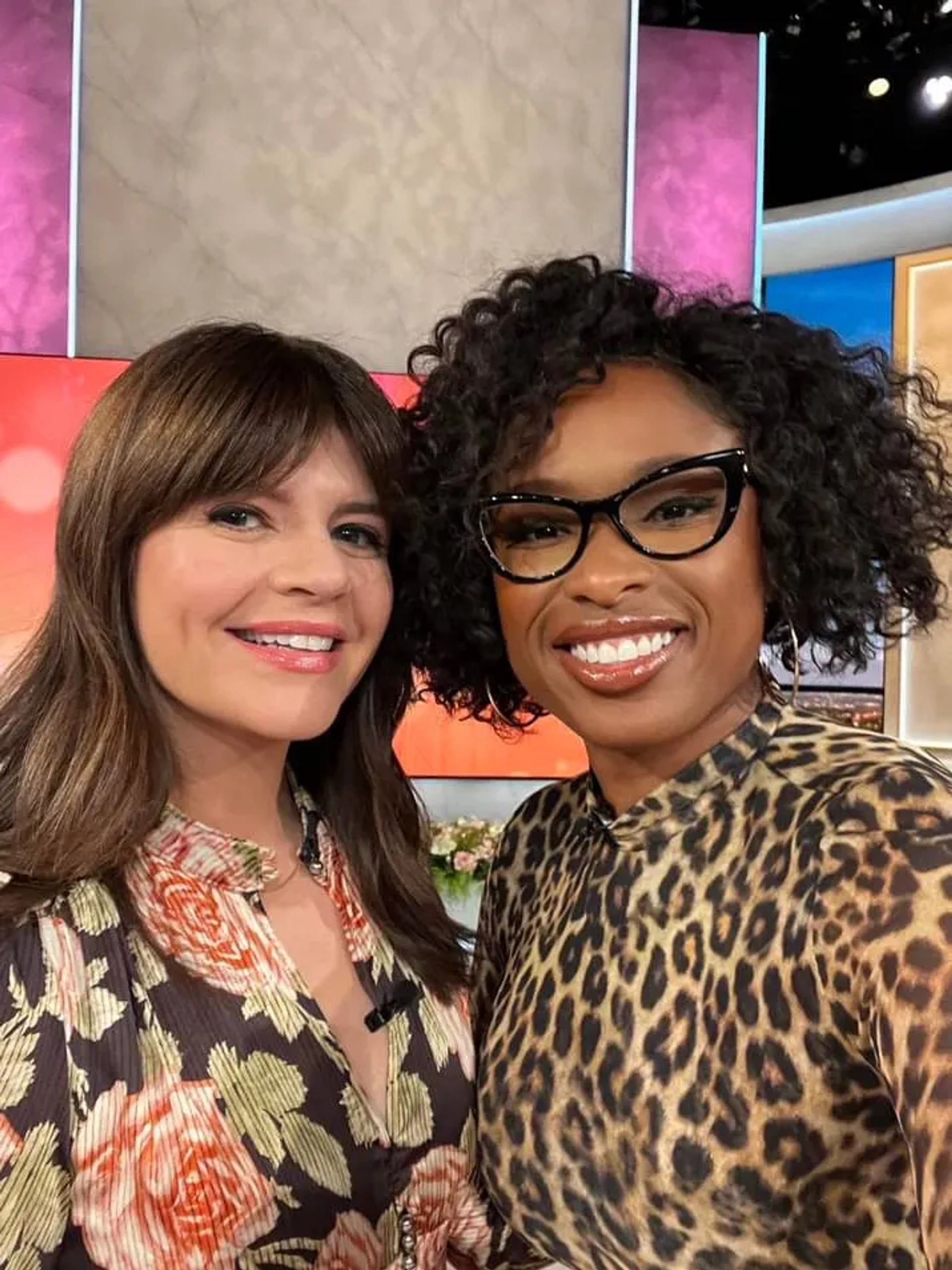 Jennifer Hudson and Casey Wilson in The Jennifer Hudson Show (2022)