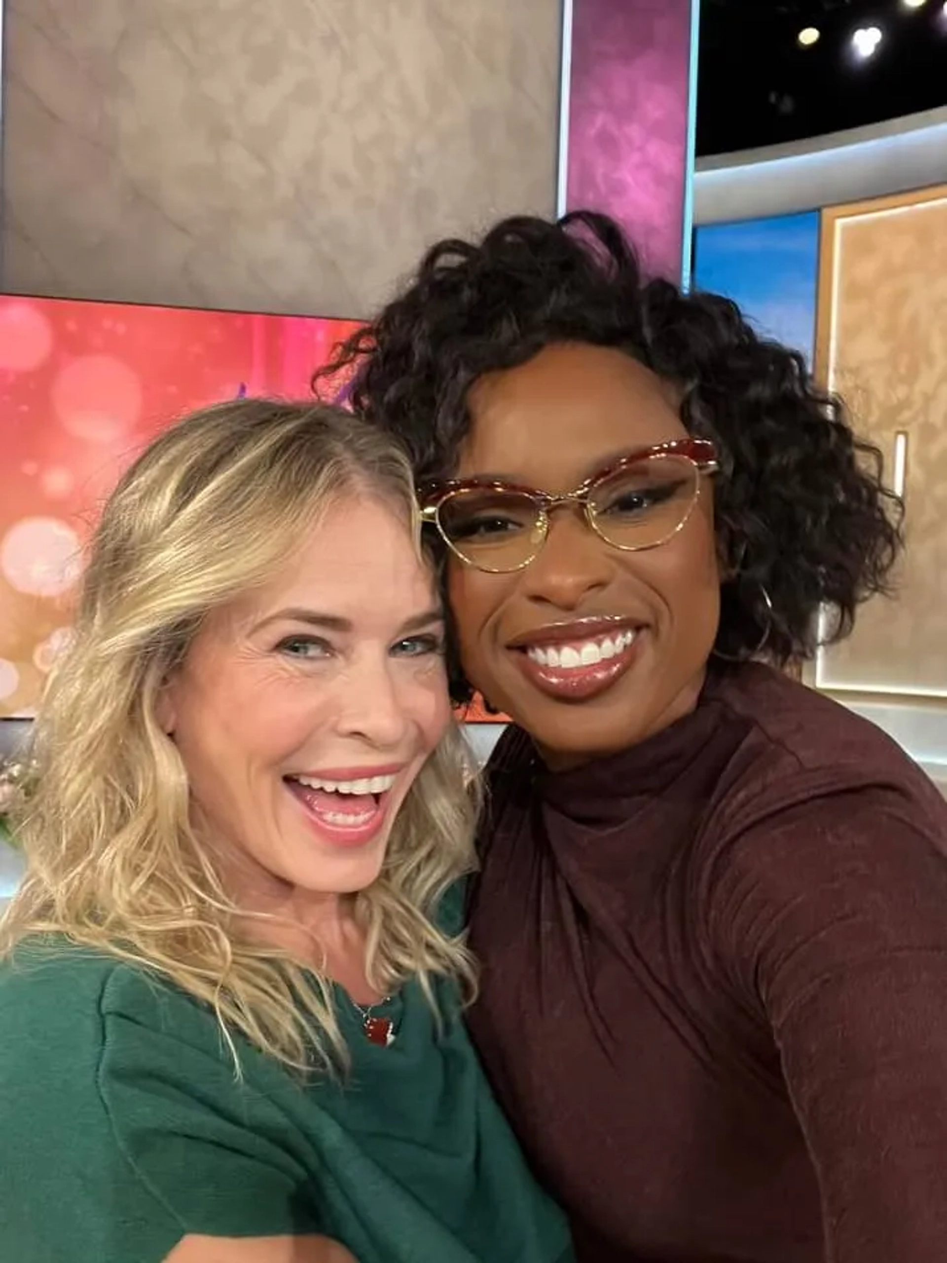 Chelsea Handler and Jennifer Hudson in The Jennifer Hudson Show (2022)