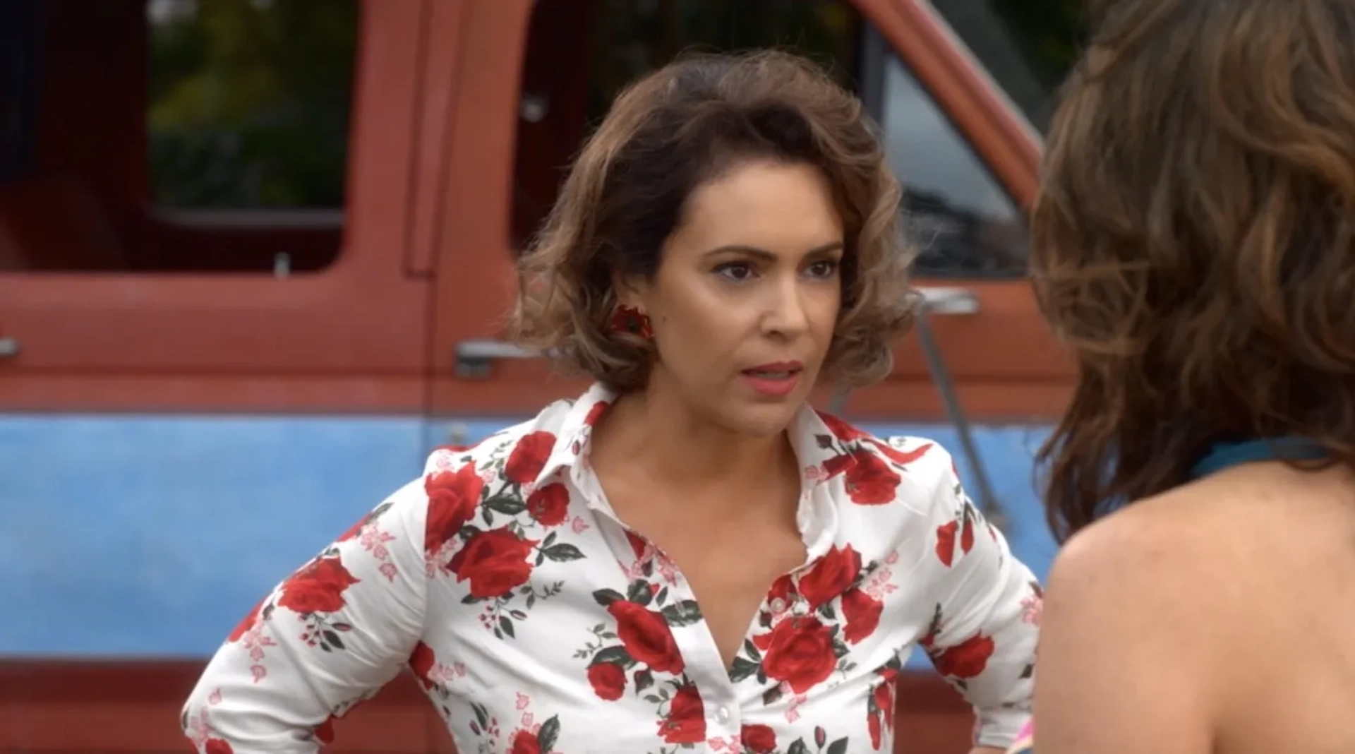 Alyssa Milano and Robin Tunney in Insatiable (2018)