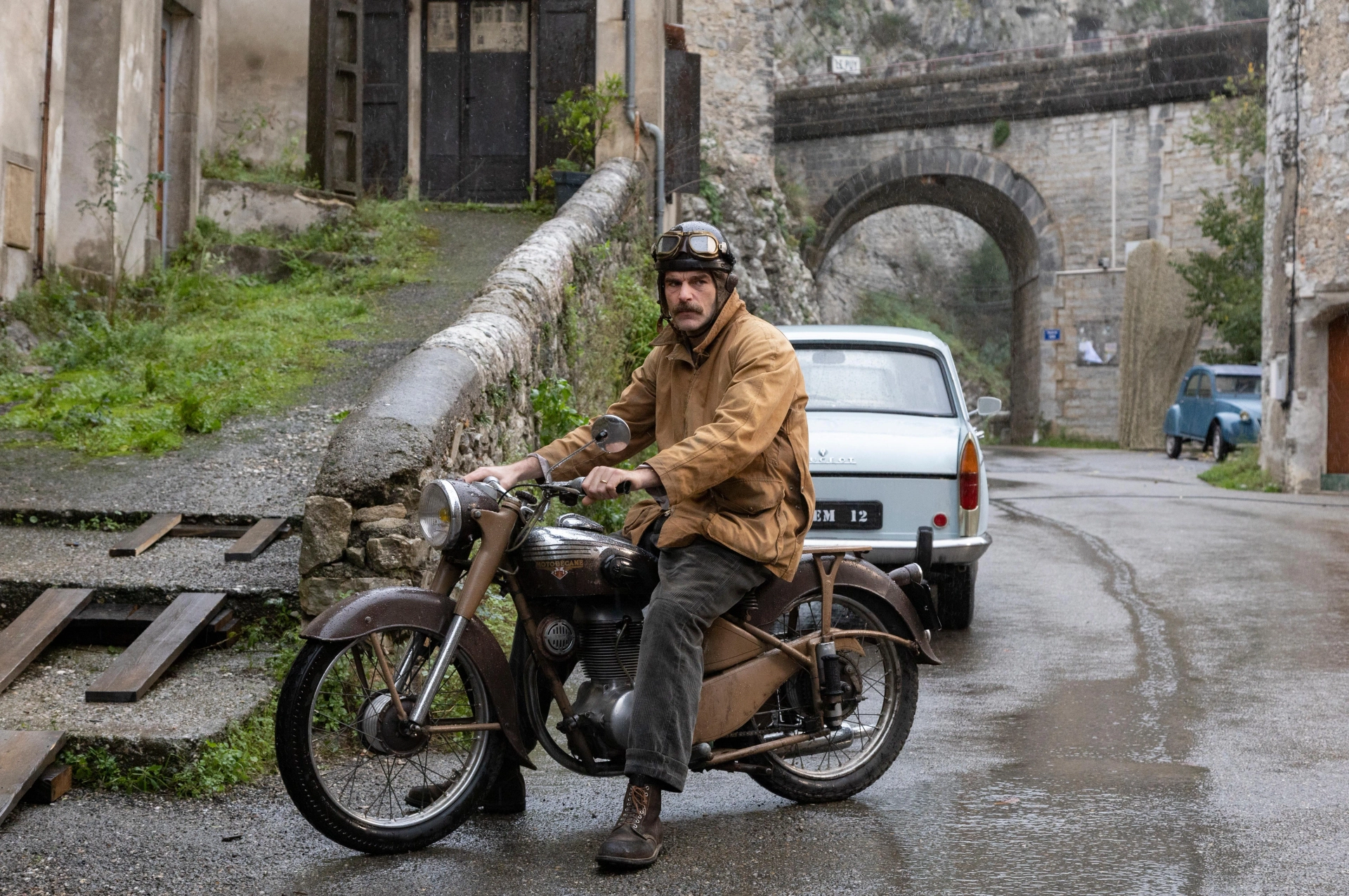 Stanley Weber in Monsieur Spade (2024)