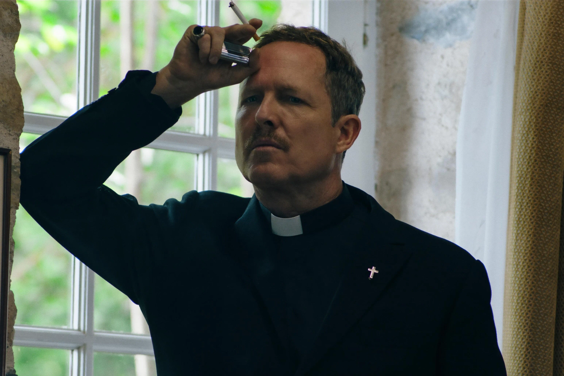 Dean Winters in Monsieur Spade (2024)