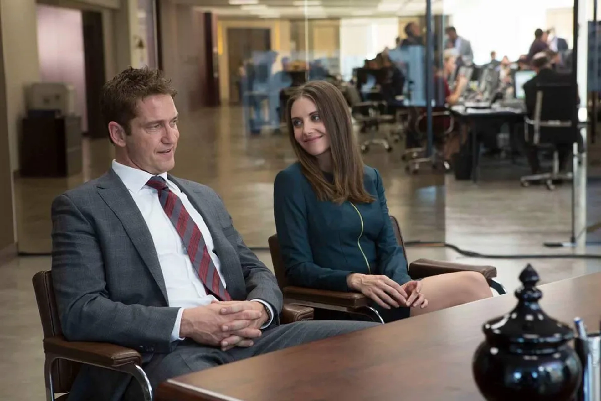 Gerard Butler and Alison Brie in A Family Man (2016)