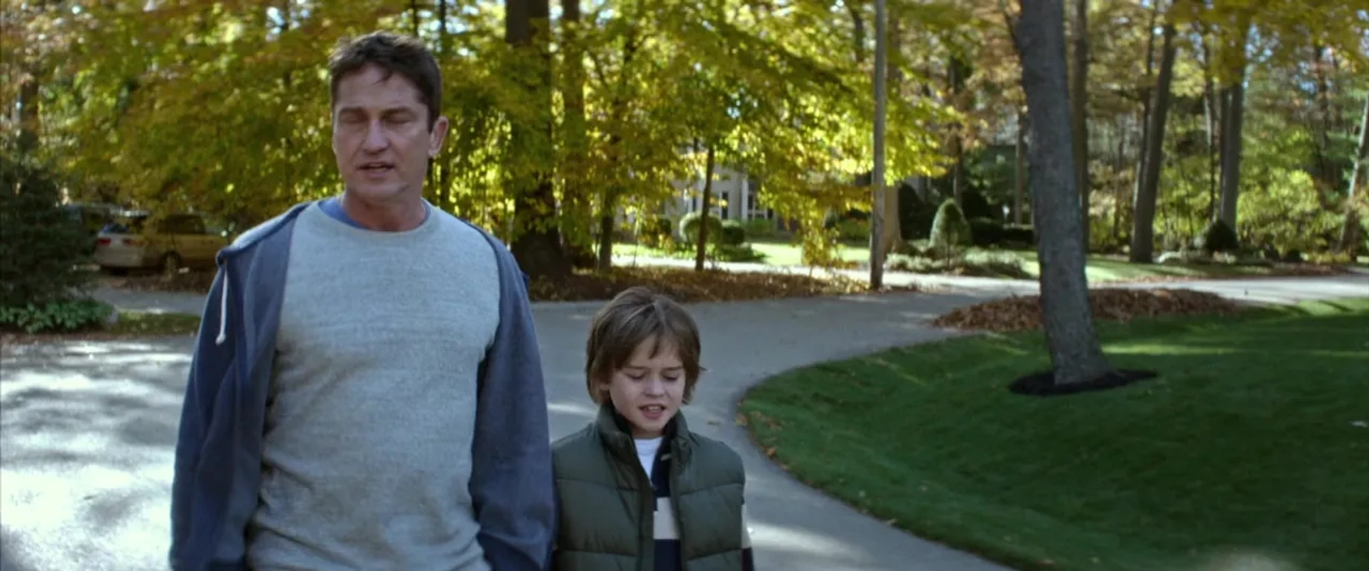 Gerard Butler and Maxwell Jenkins in A Family Man (2016)