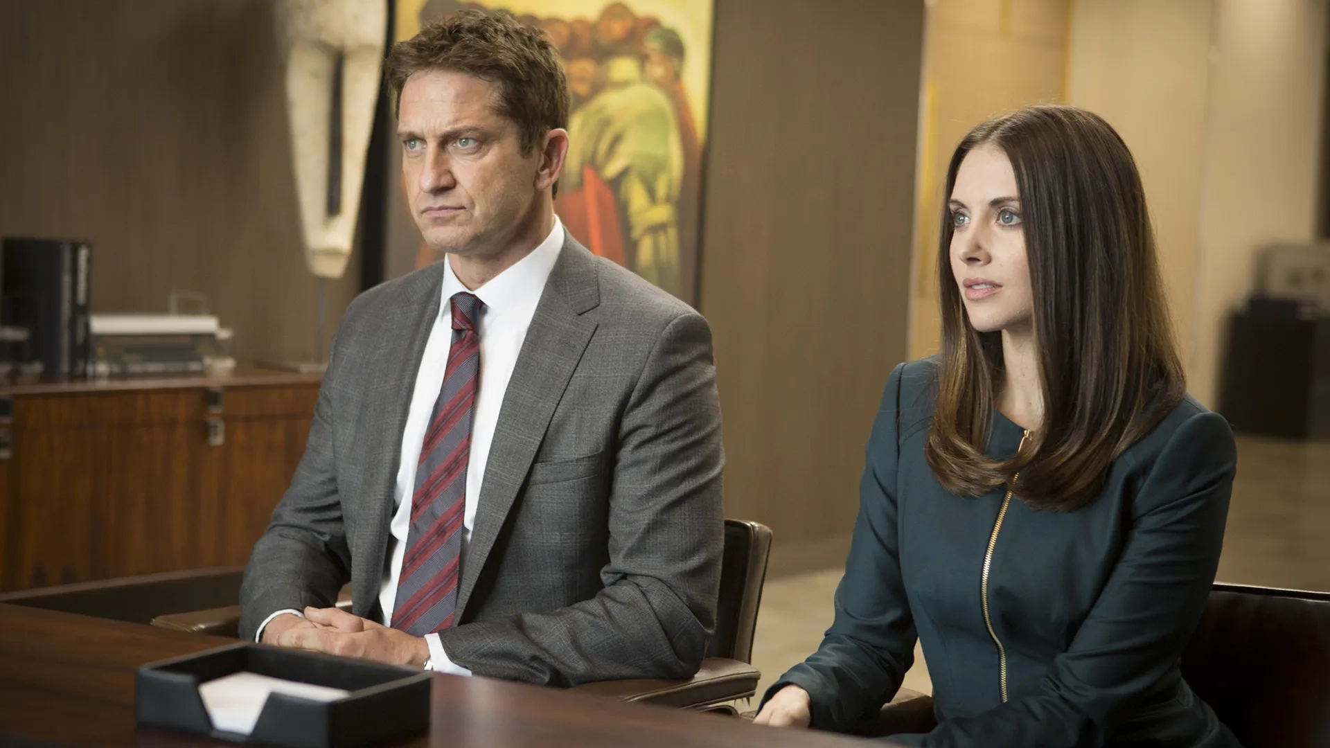 Gerard Butler and Alison Brie in A Family Man (2016)