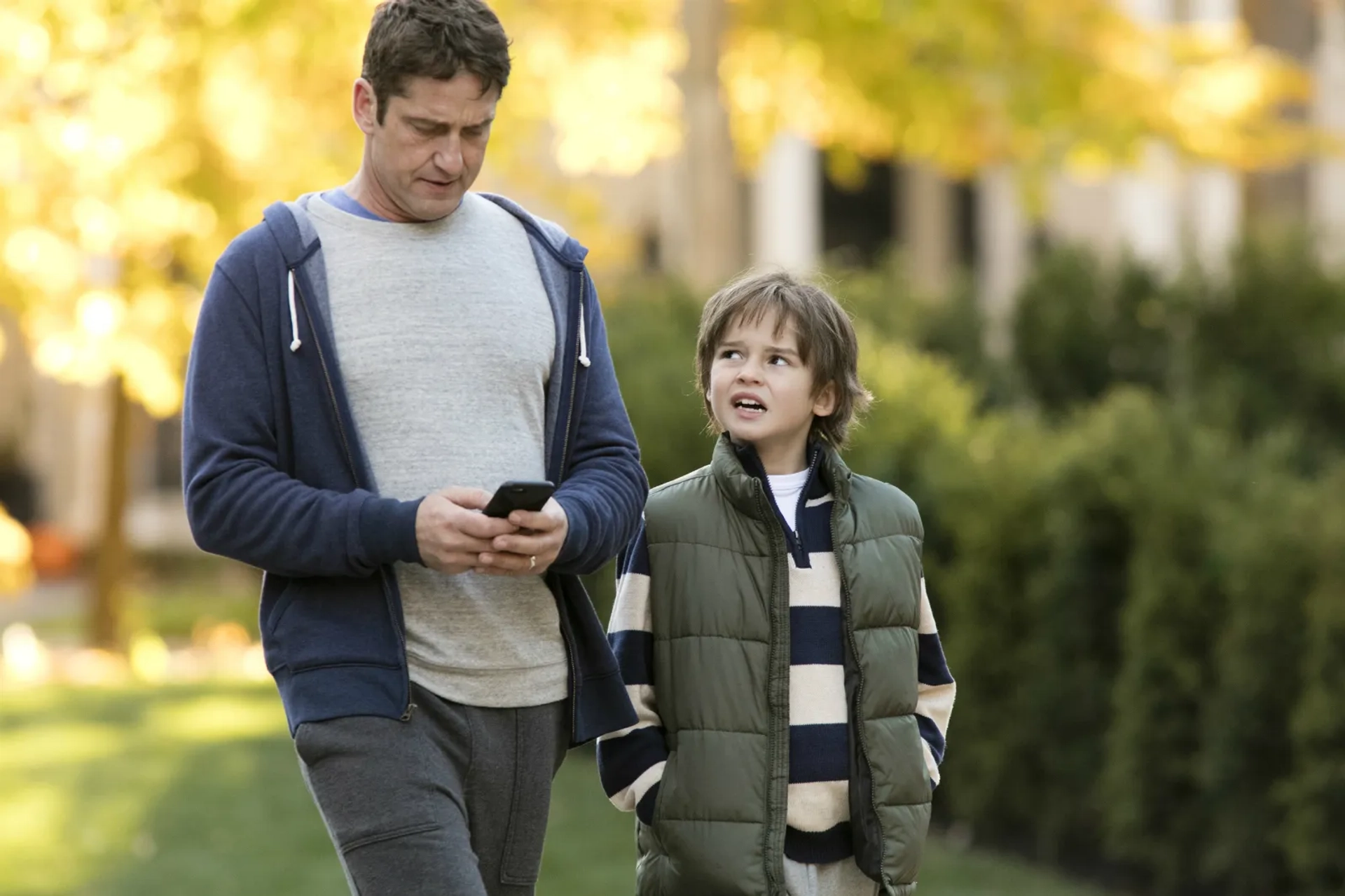 Gerard Butler and Maxwell Jenkins in A Family Man (2016)