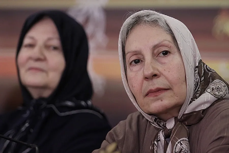 فیلم بوسیدن روی ماه 1390