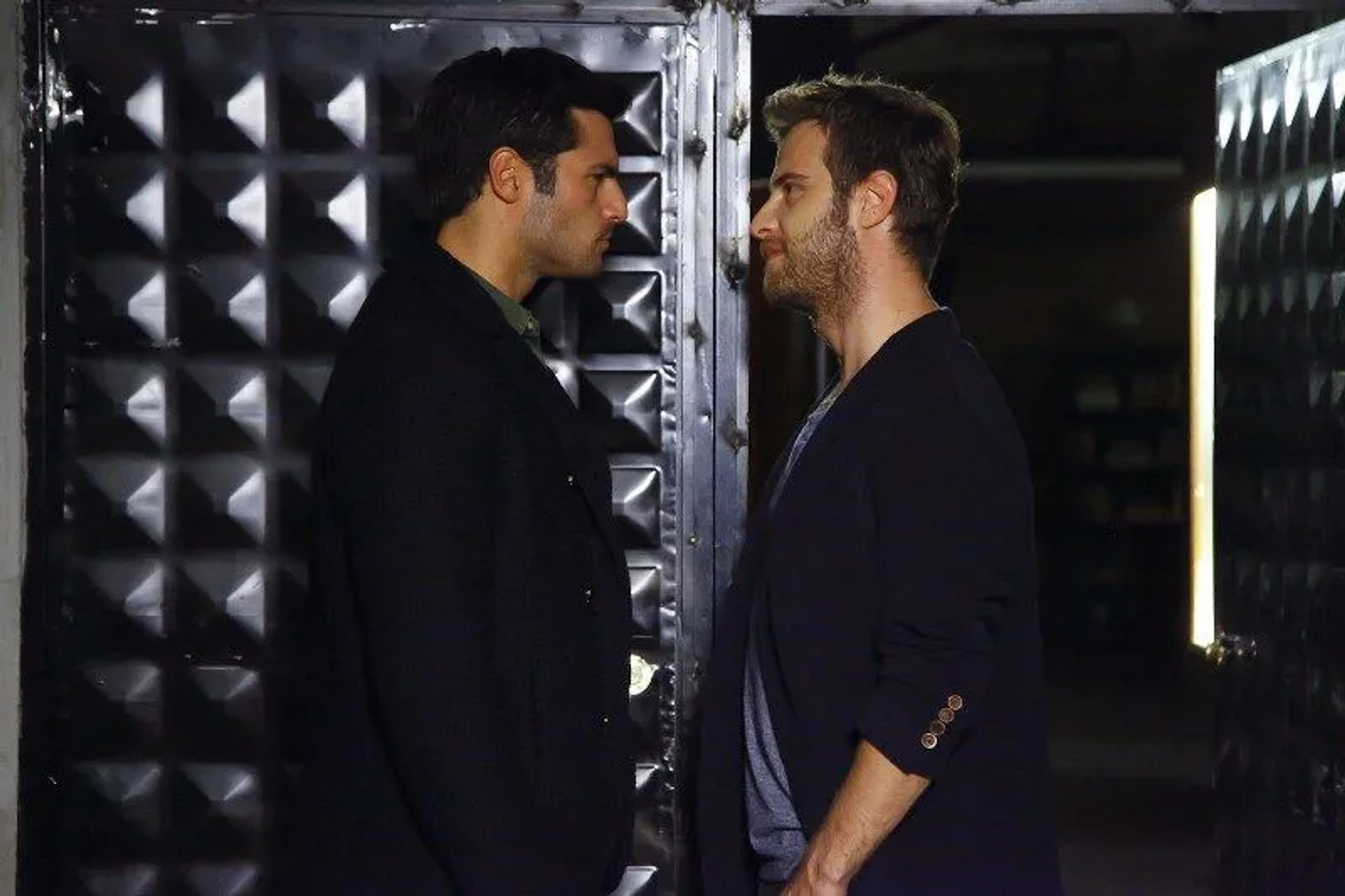 Özgür Çevik and Serkan Çayoglu in Cherry Season (2014)