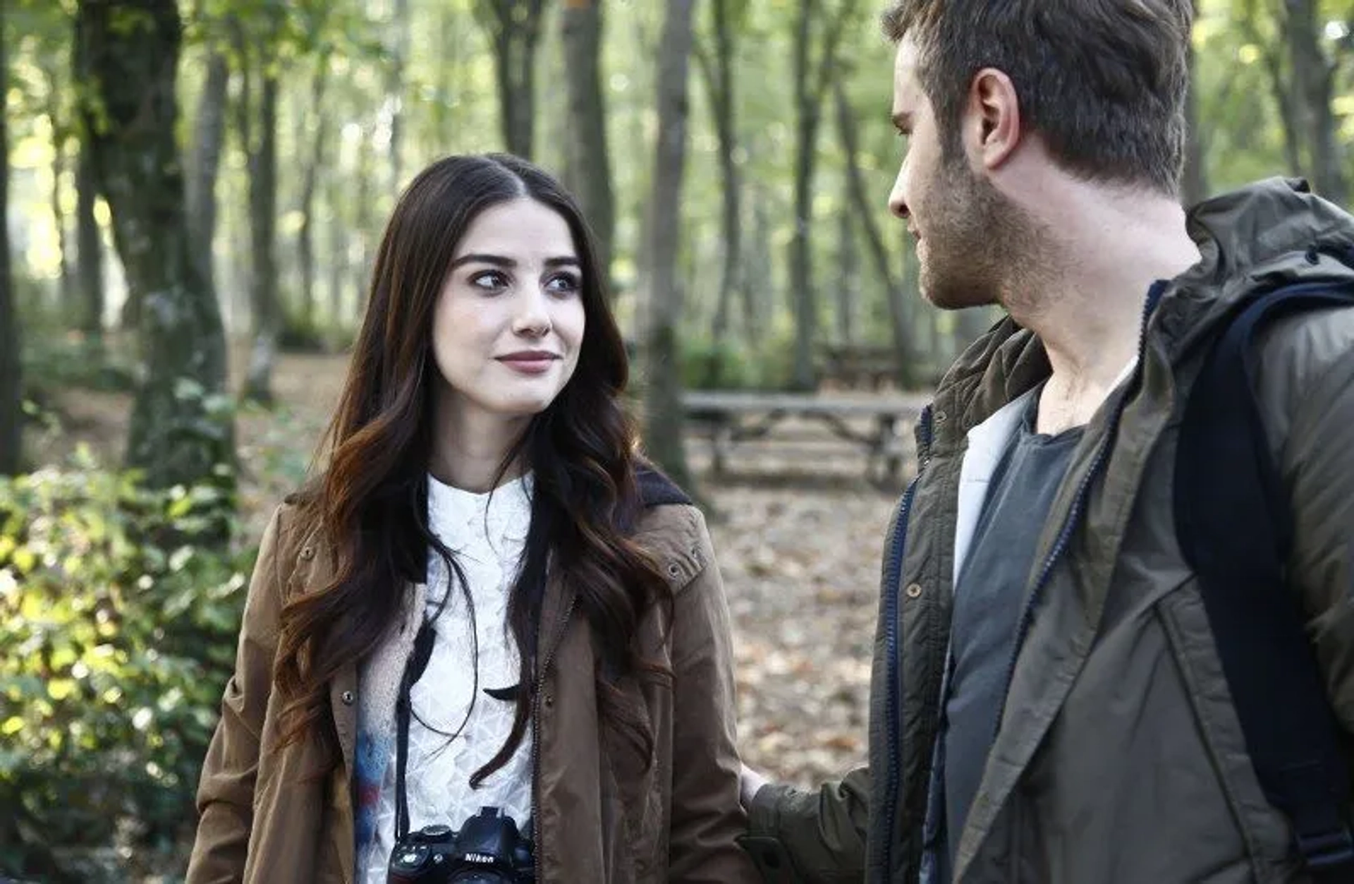 Özgür Çevik and Özge Gürel in Cherry Season (2014)