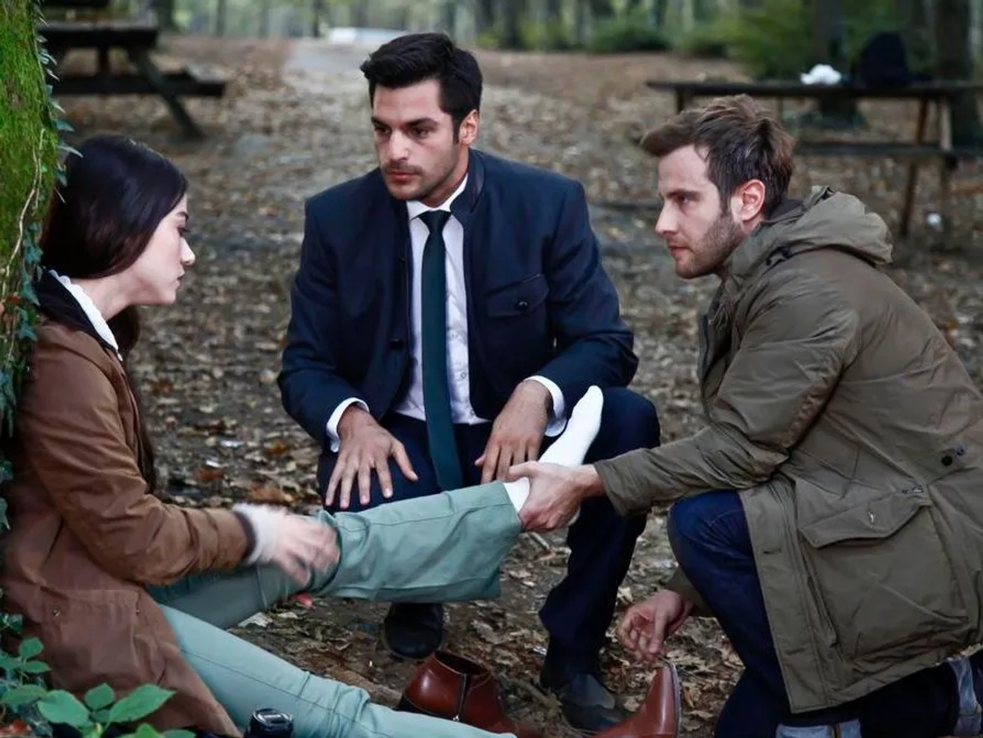 Özgür Çevik, Özge Gürel, and Serkan Çayoglu in Cherry Season (2014)